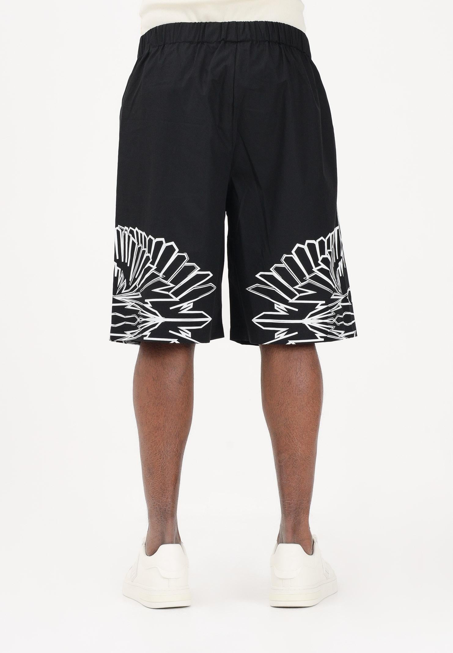 MARCELO BURLON COUNTY OF MILAN Shorts casual nero da uomo con stampa grafica S6CMMABE012 110 MARCELO BURLON COUNTY OF MILAN