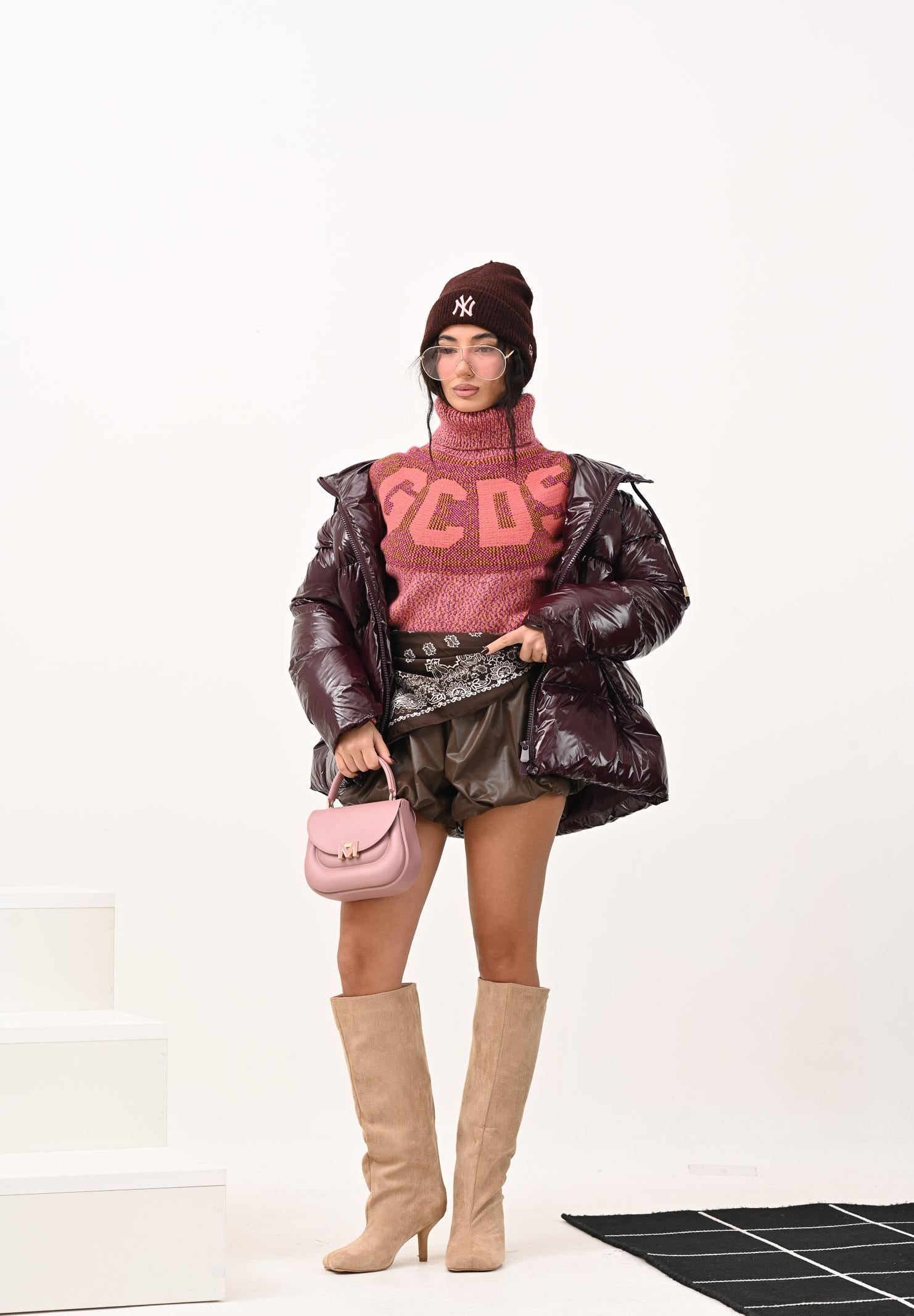 GCDS Maglione a collo alto rosa da donna con intarsio logo GCDS B2CW1603KJ3 42 GCDS