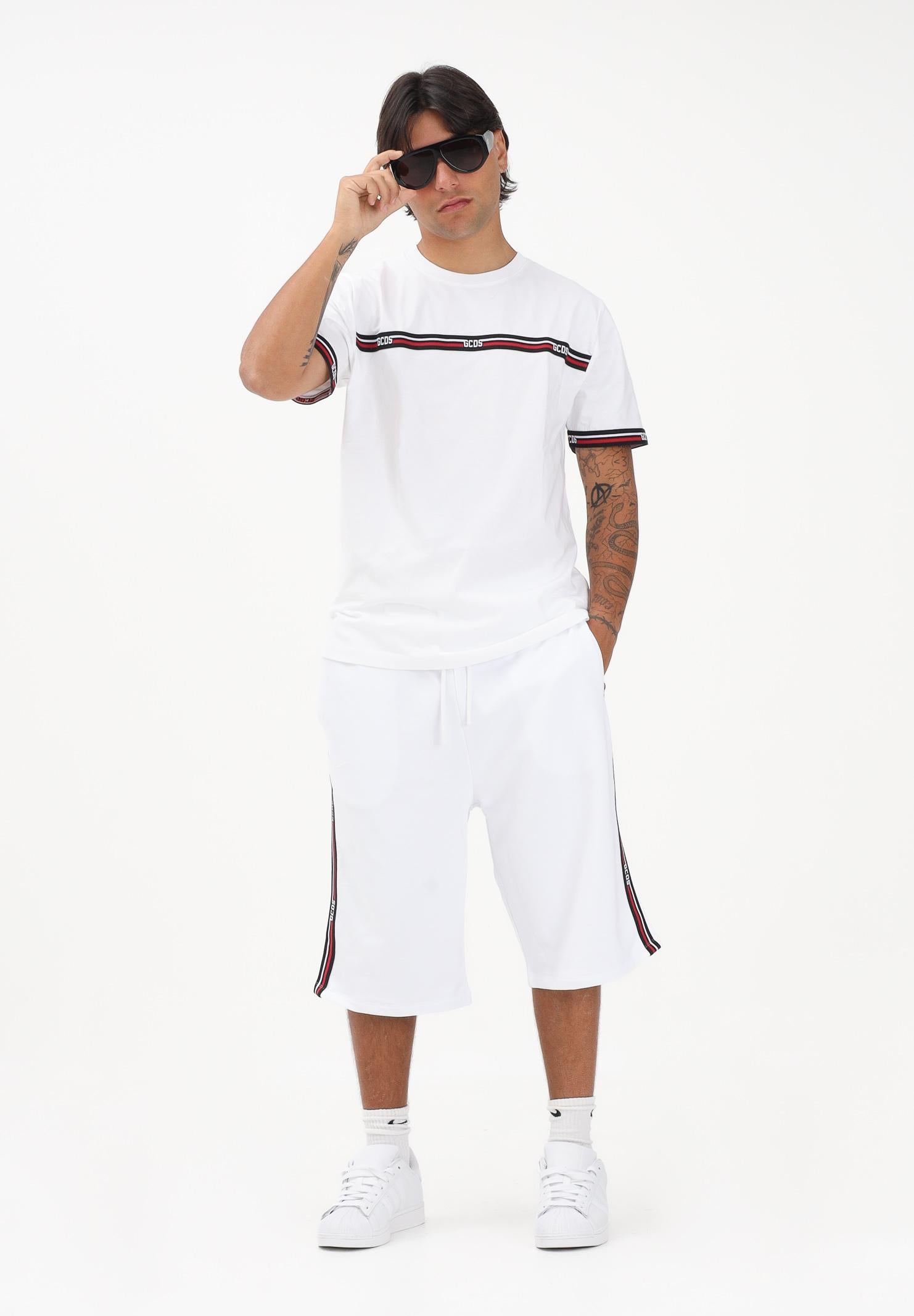 GCDS Shorts sportivo bianco per uomo e donna con bande laterali C1MEQL214F004 100B GCDS