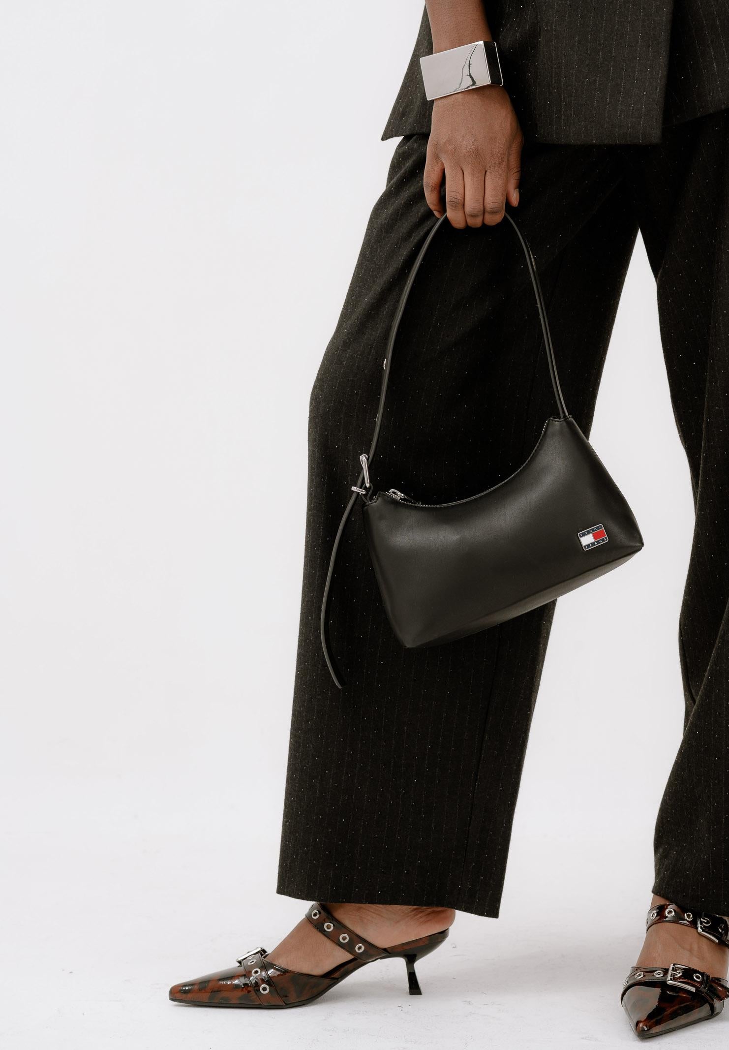 TOMMY JEANS Borsa a spalla nera da donna con logo AW0AW17873 ACG TOMMY JEANS