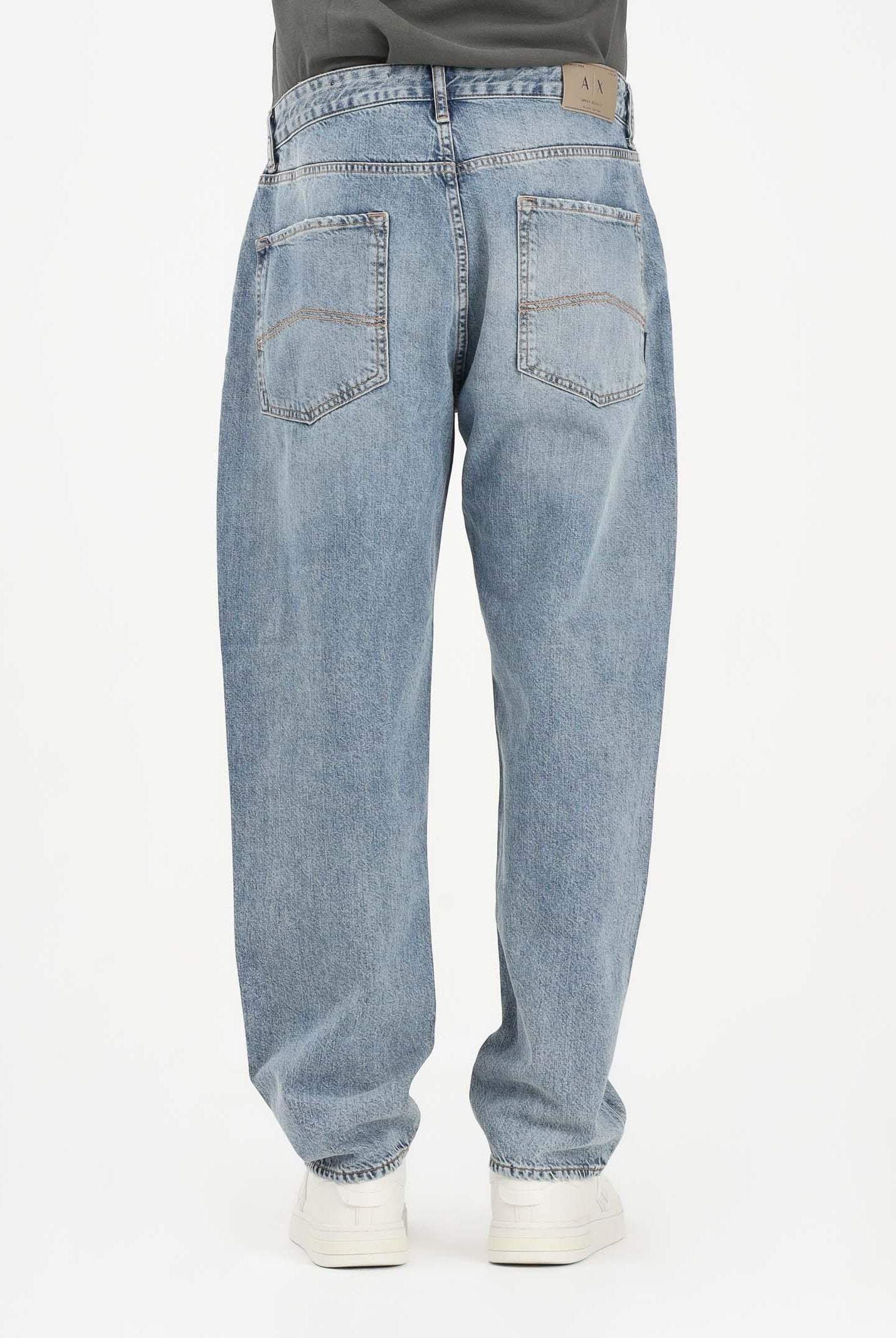 ARMANI EXCHANGE Jeans in denim da uomo con lavaggio chiaro effetto leggermente vissuto XM000075AF24014 MB001 ARMANI EXCHANGE