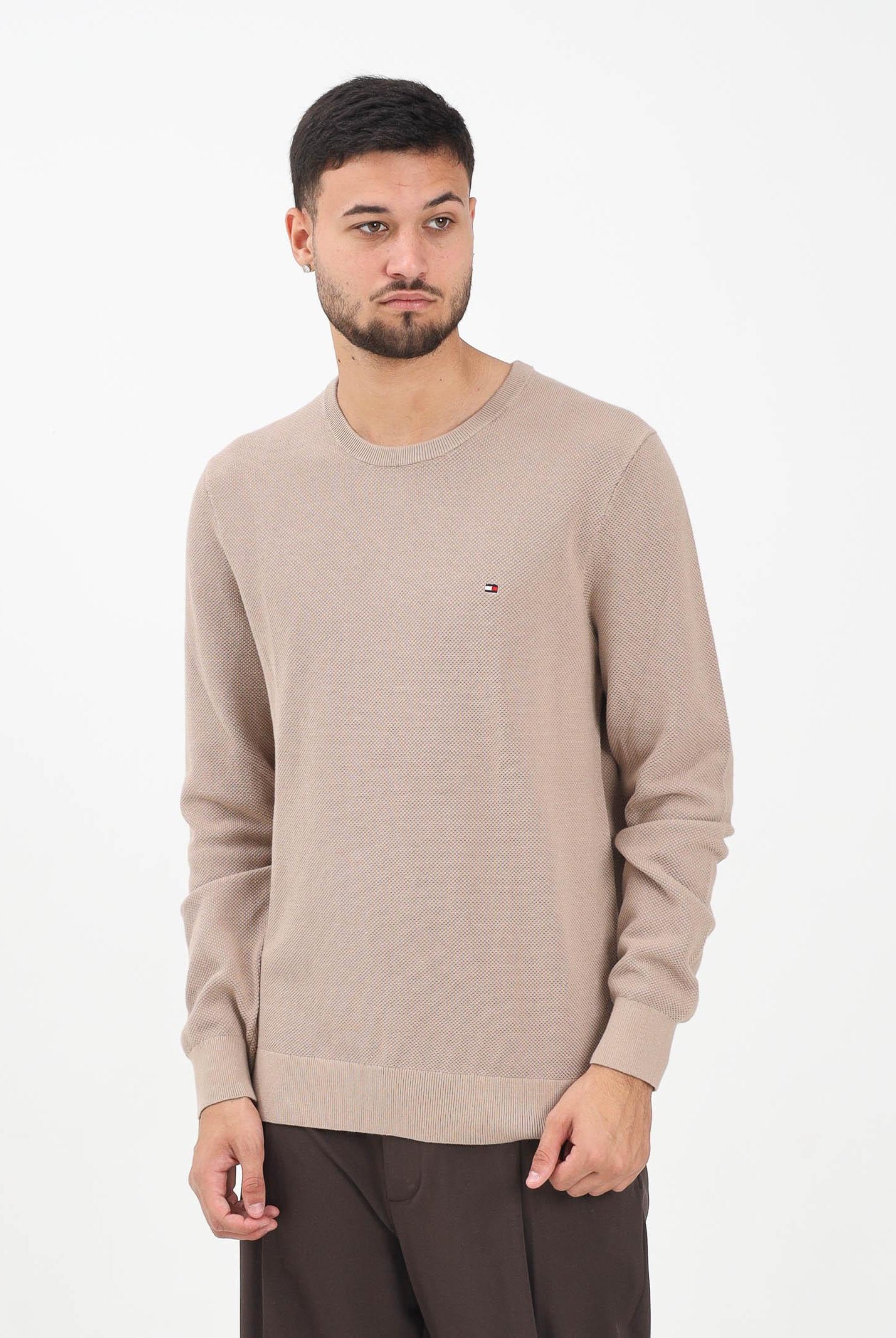 TOMMY HILFIGER Maglioncino girocollo beige da uomo con ricamo bandierina MW0MW36347AFE TOMMY HILFIGER