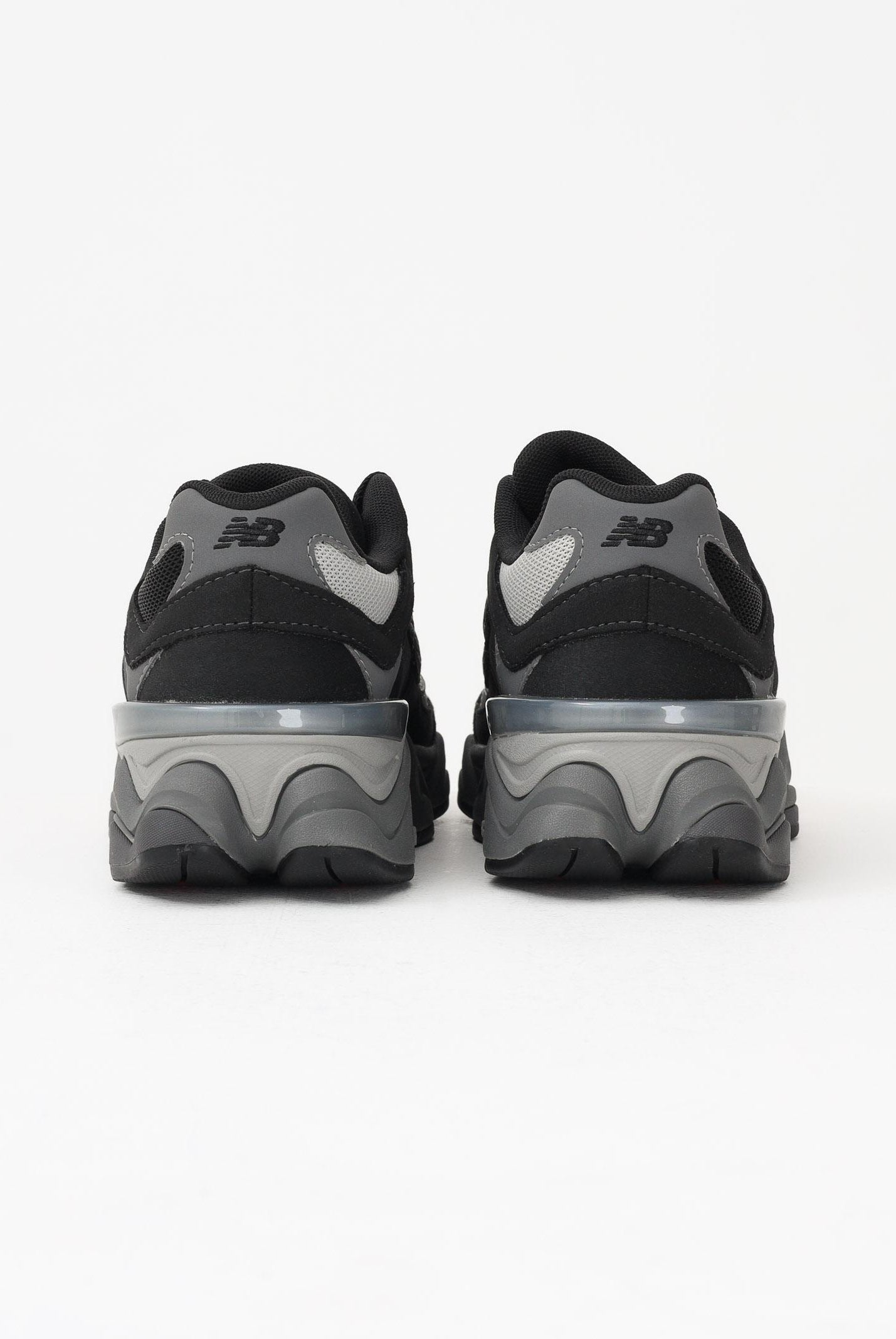 NEW BALANCE Sneakers 9060 nere per uomo e donna GC9060BK . NEW BALANCE