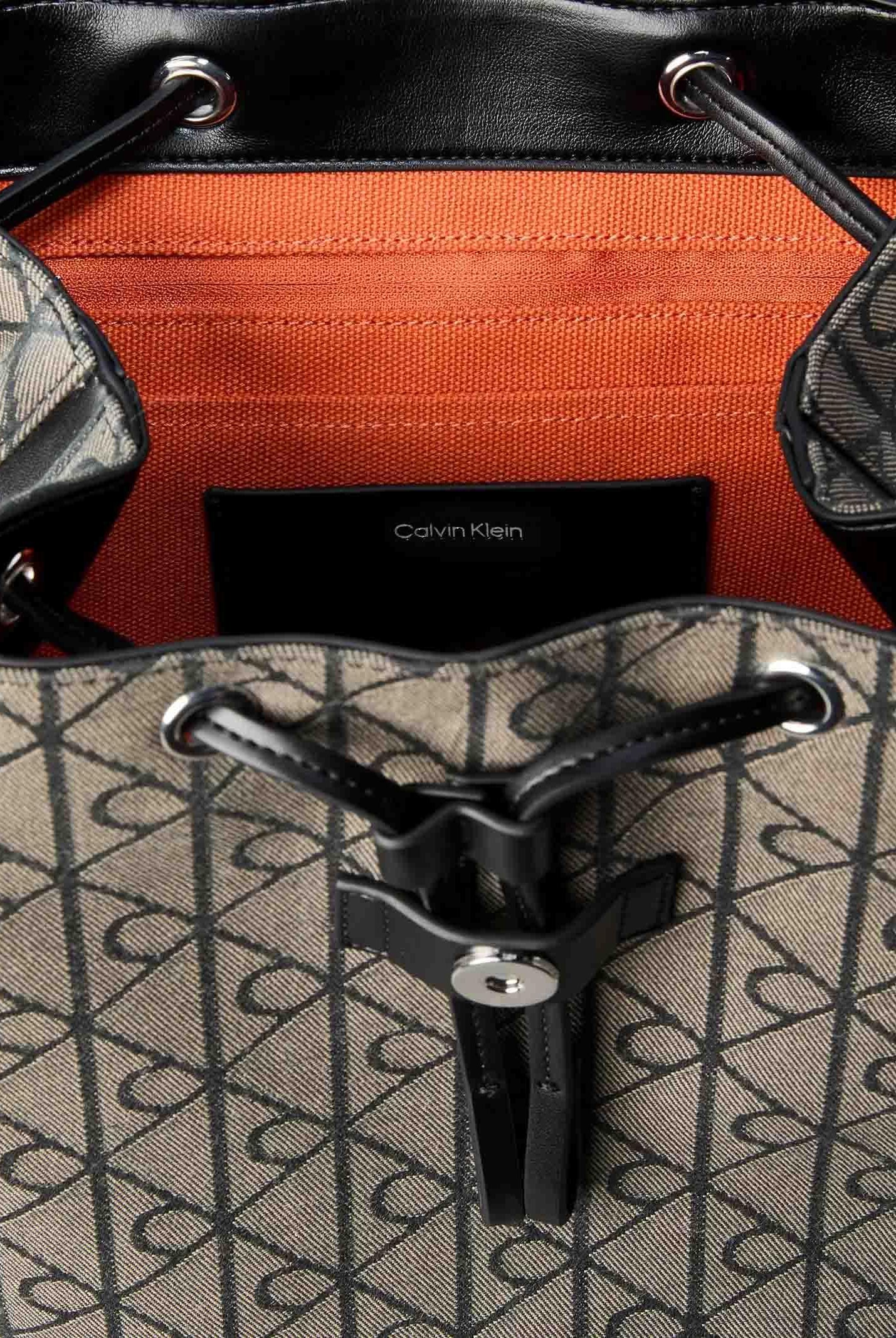 Calvin Klein zaino Emblem Jacquard Camera Bag in Lotus beige da donna LV04F3536G 7UL CALVIN KLEIN