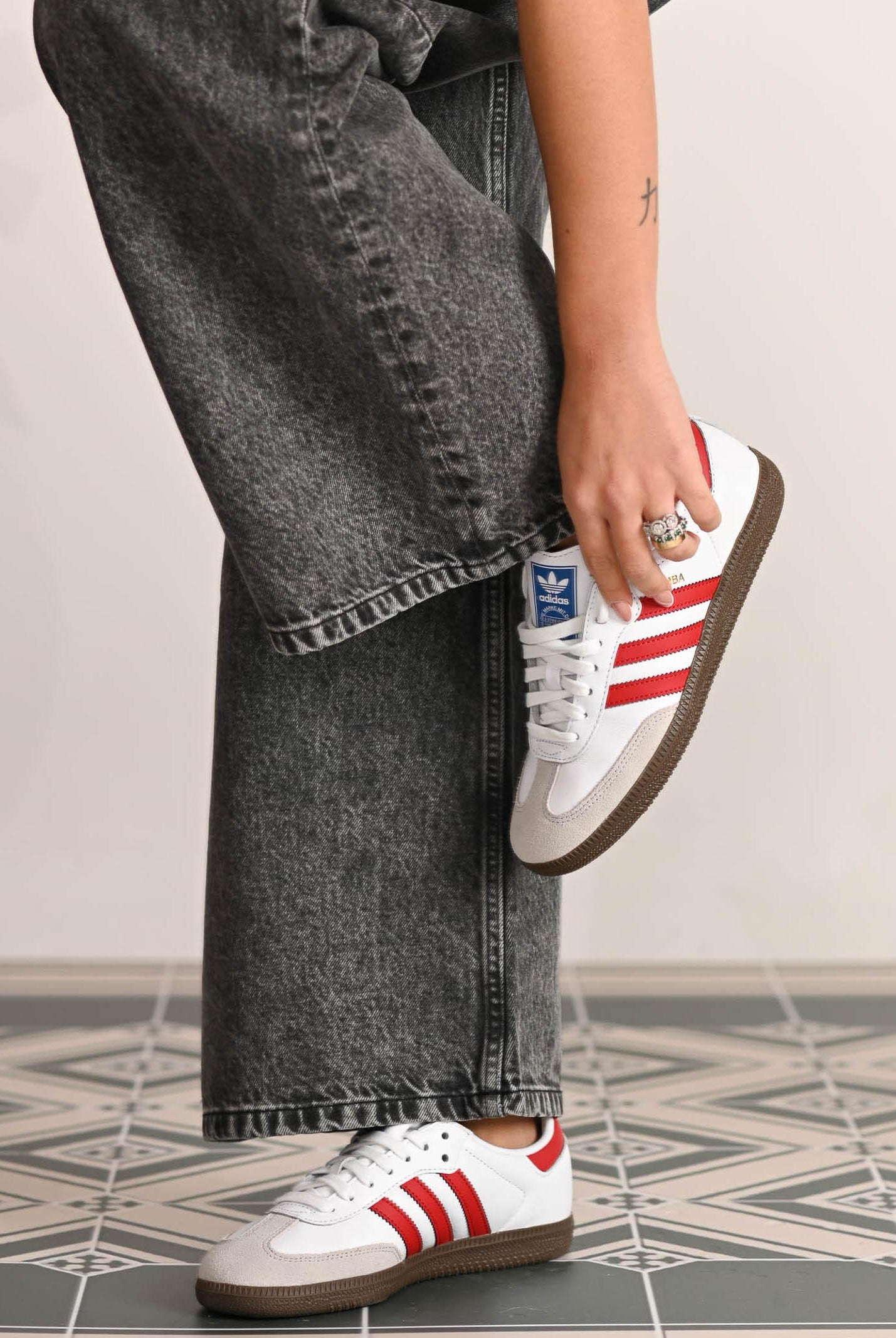 ADIDAS ORIGINALS Sneakers Samba OG bianche e rosse per uomo e donna IG1025 . ADIDAS ORIGINALS