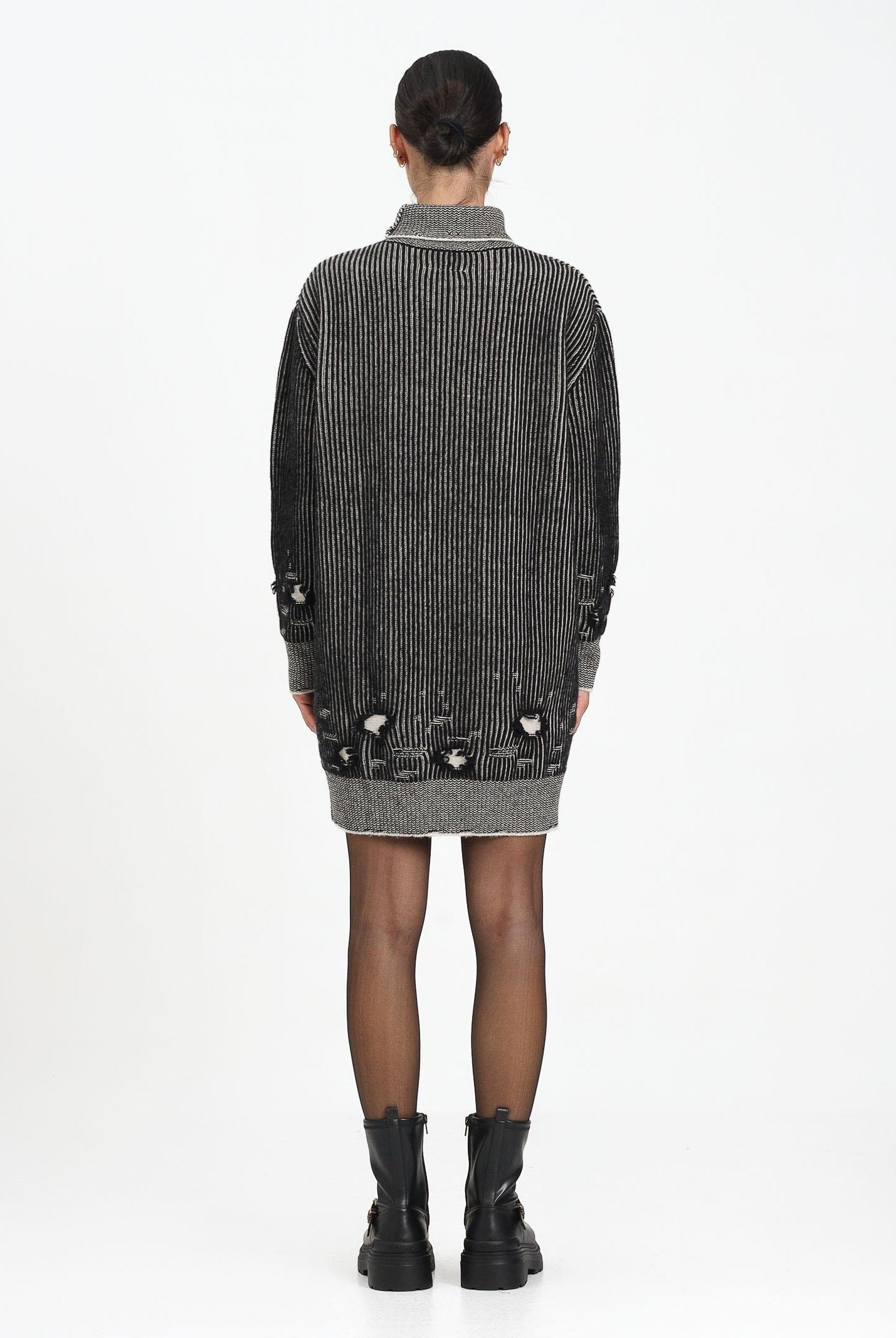 MAISON MARGIELA Abito corto nero per donna e bambina con sottili righe e patch logo M60847MM06K M6C39 MAISON MARGIELA