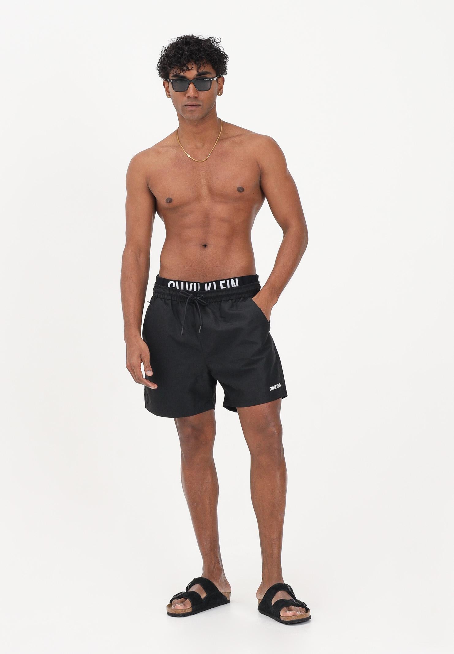 CALVIN KLEIN Shorts mare nero da uomo con elastico logato LV00N61015 UB1 CALVIN KLEIN