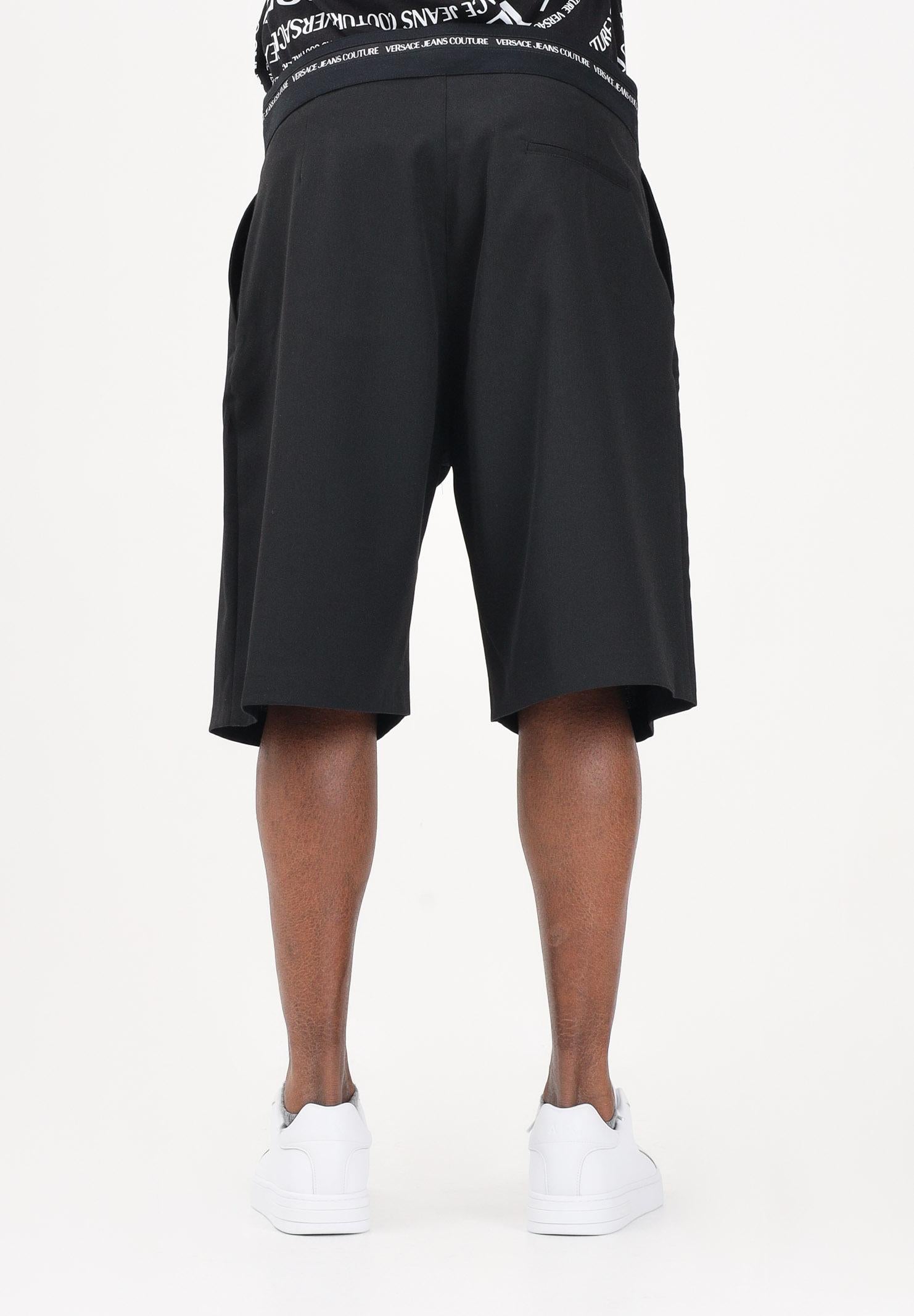 VERSACE JEANS COUTURE Shorts nero da uomo con punto vita logato 80GAD119N0645 899 VERSACE JEANS COUTURE