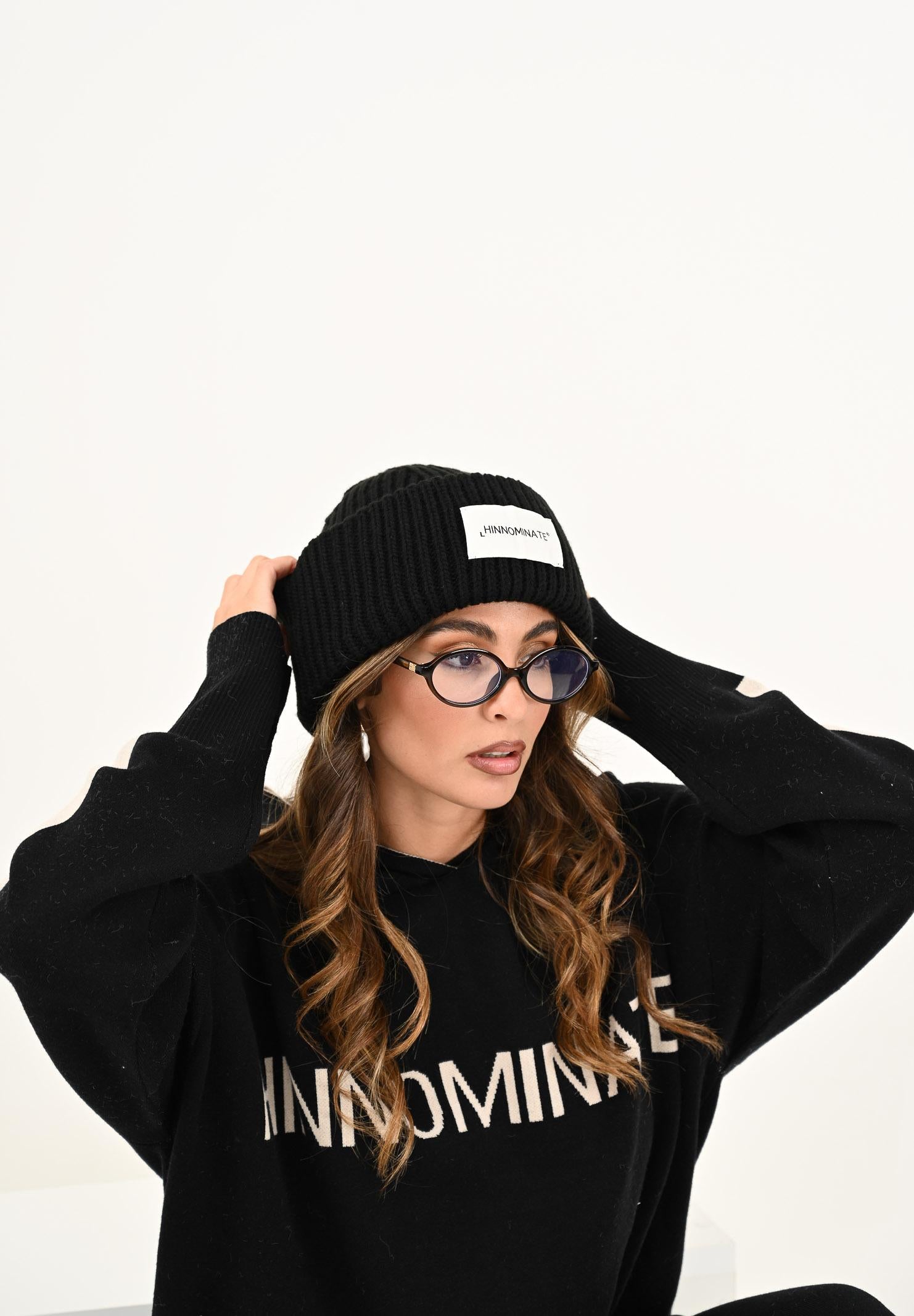 HINNOMINATE Berretto di lana nero da donna con patch logo HMACW00130 NE01 HINNOMINATE