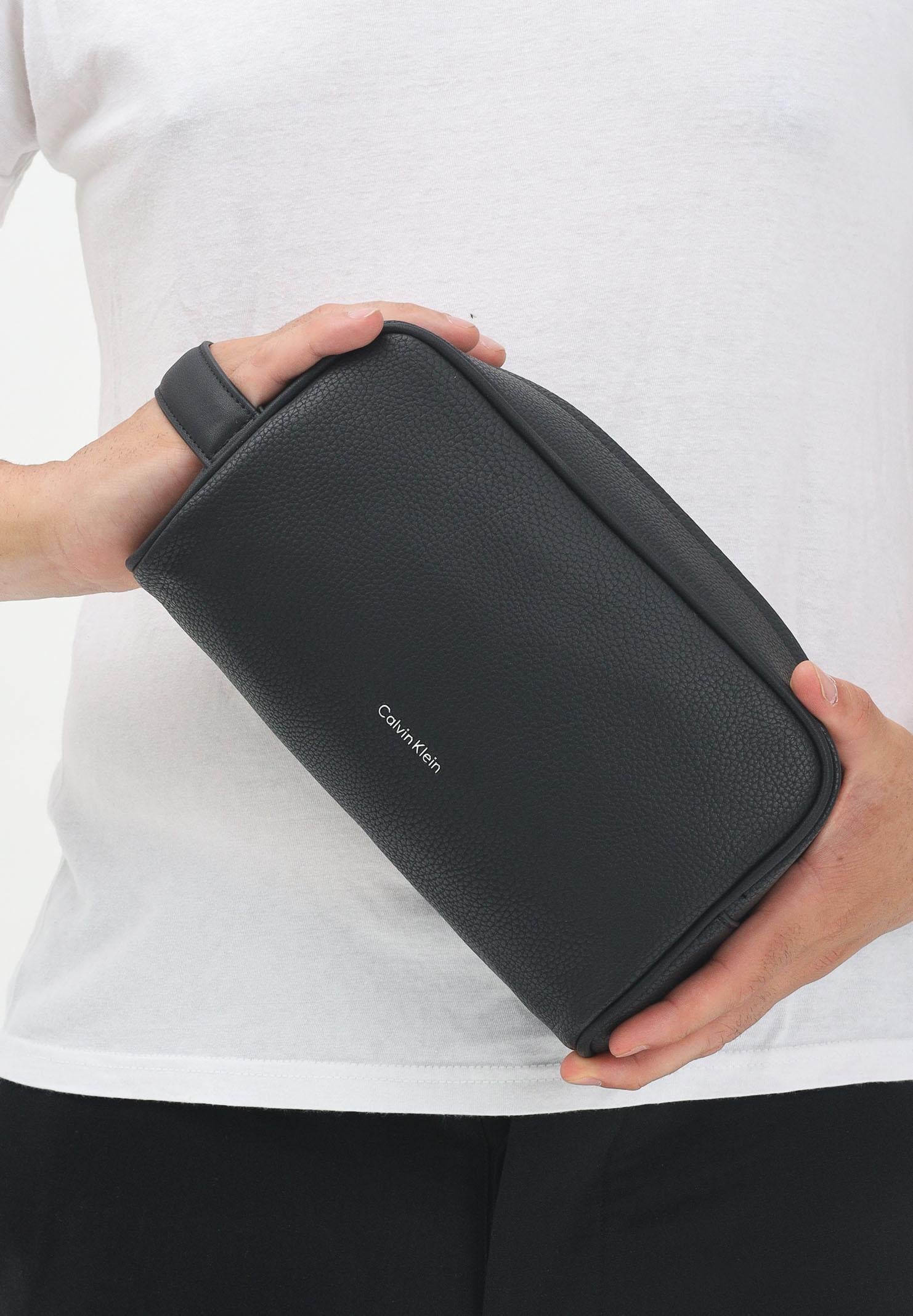CALVIN KLEIN Pochette nera da uomo con logo LV04D1046G UB1 CALVIN KLEIN