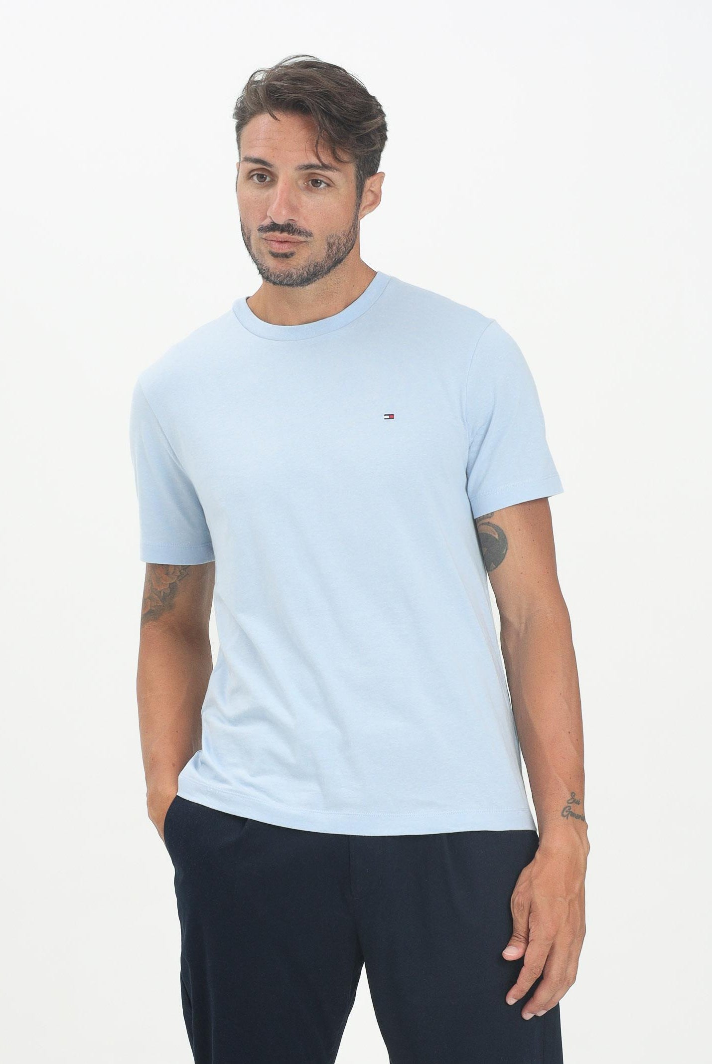 TOMMY HILFIGER T-shirt a manica corta celeste da uomo con logo MW0MW39995C1O . TOMMY HILFIGER