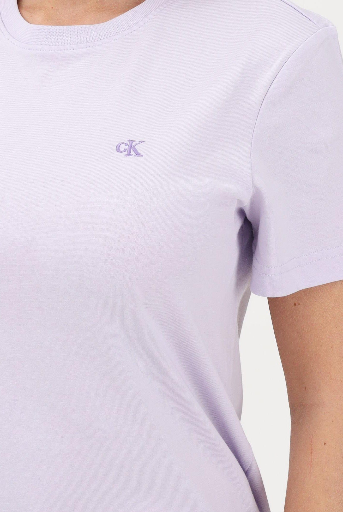 CALVIN KLEIN JEANS T-shirt a manica corta lilla da donna con logo LV047B224G 3OQ CALVIN KLEIN JEANS