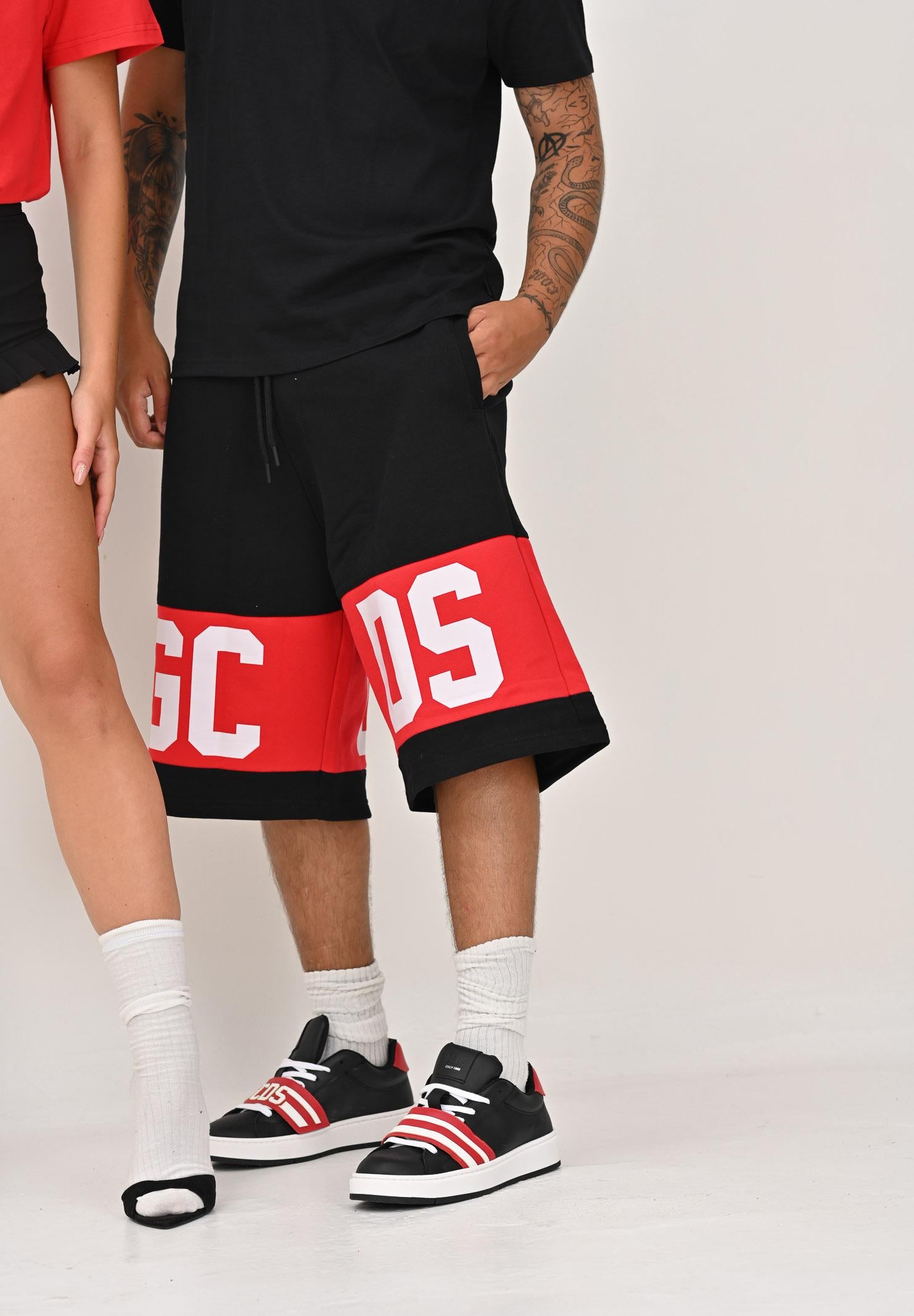GCDS Shorts sportivo nero per uomo e donna con logo Z0MLQL228F004 999R GCDS