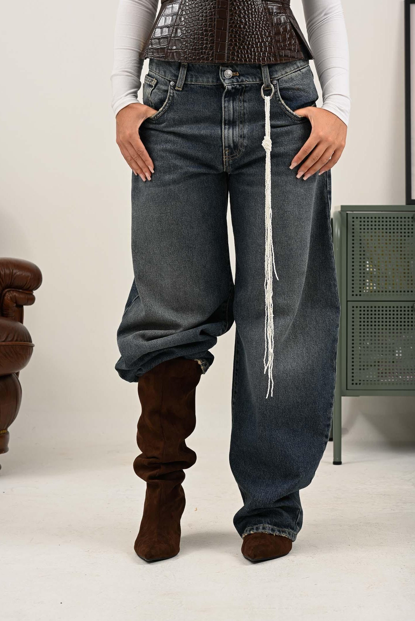 VICOLO Jeans ballon Denise in denim blu da donna con ciondolo DF5106 VU VICOLO