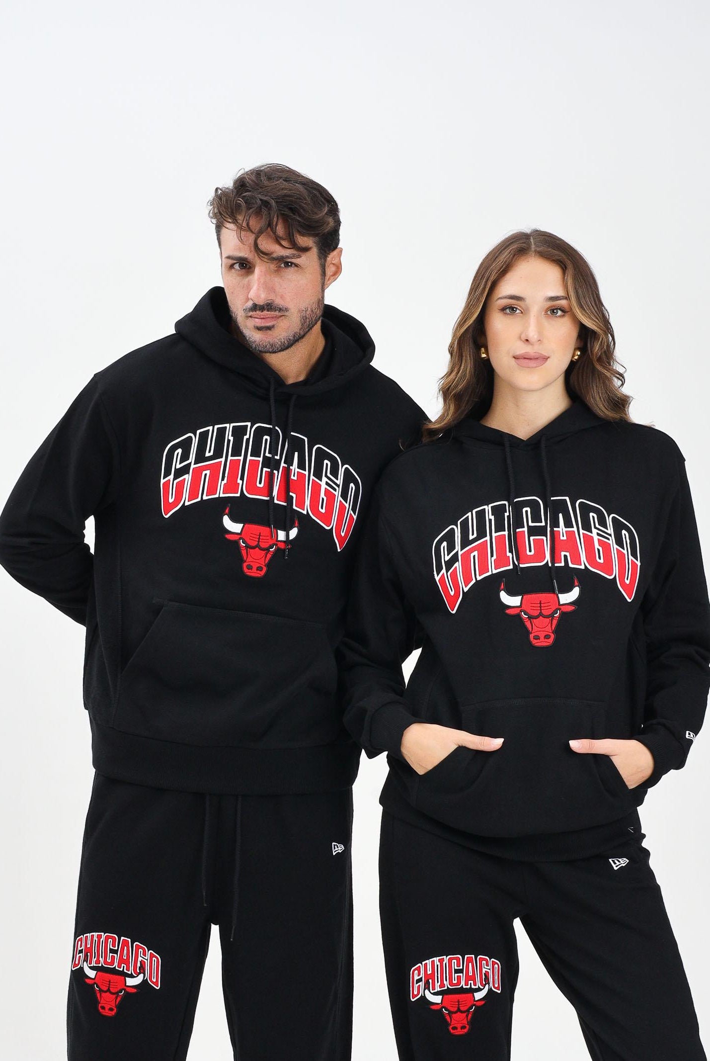 NEW ERA Felpa con cappuccio Oversized Chicago Bulls NBA Arch Graphic nera per uomo e donna 60684505 . NEW ERA