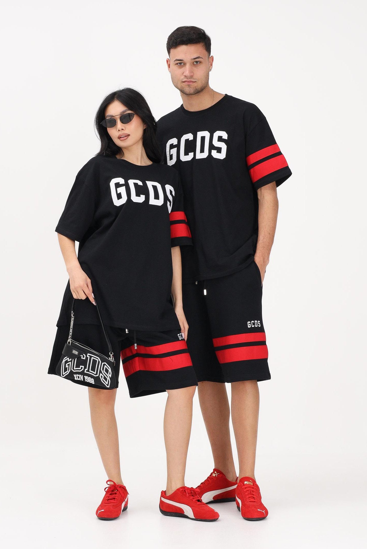 GCDS Shorts sportivo nero per uomo e donna con dettagli a contrasto Z0MLQL229F004 999R GCDS