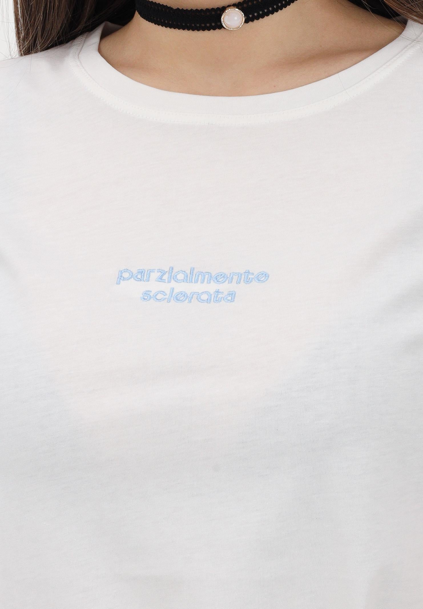 VICOLO T-shirt a manica corta bianca da donna con ricamo "Parzialmente sclerata" RAB0551 02 VICOLO