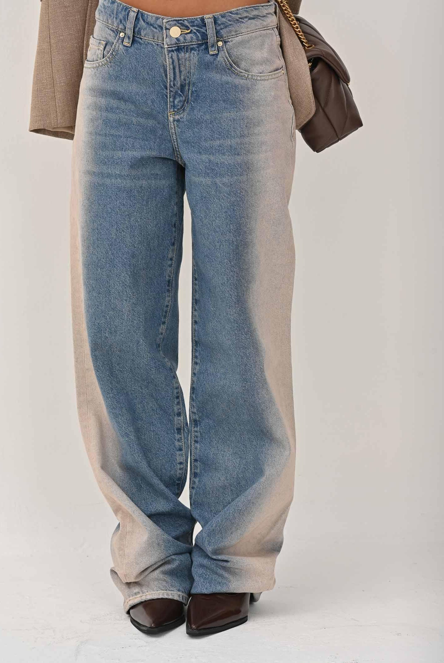 ARMANI EXCHANGE Jeans a gamba larga da donna in denim lavaggio chiaro con effetto sfumato sui lati XW000056AF14486 MB001 ARMANI EXCHANGE