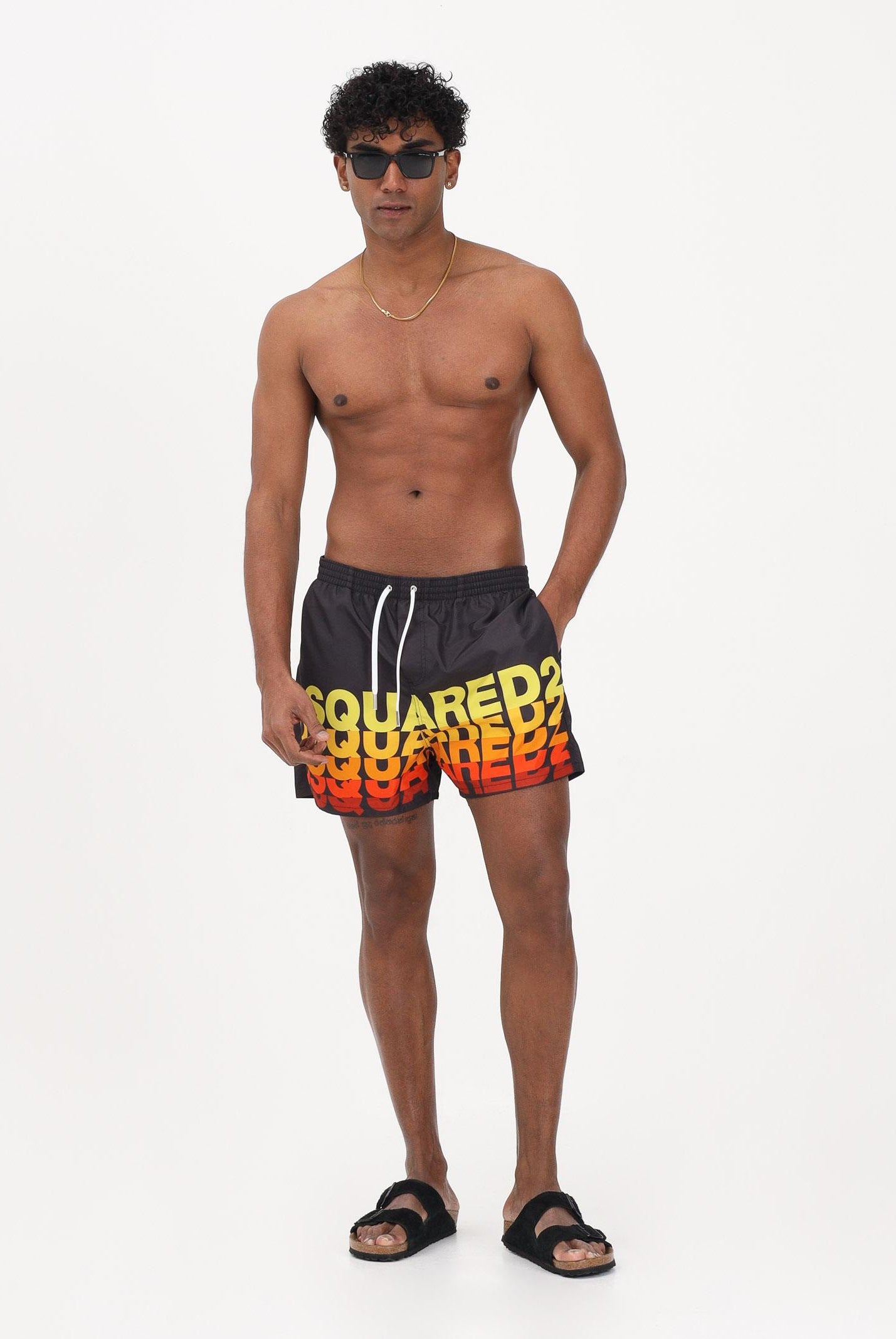 DSQUARED2 Shorts mare nero da uomo con maxi stampa logo D7B626710 001 DSQUARED2