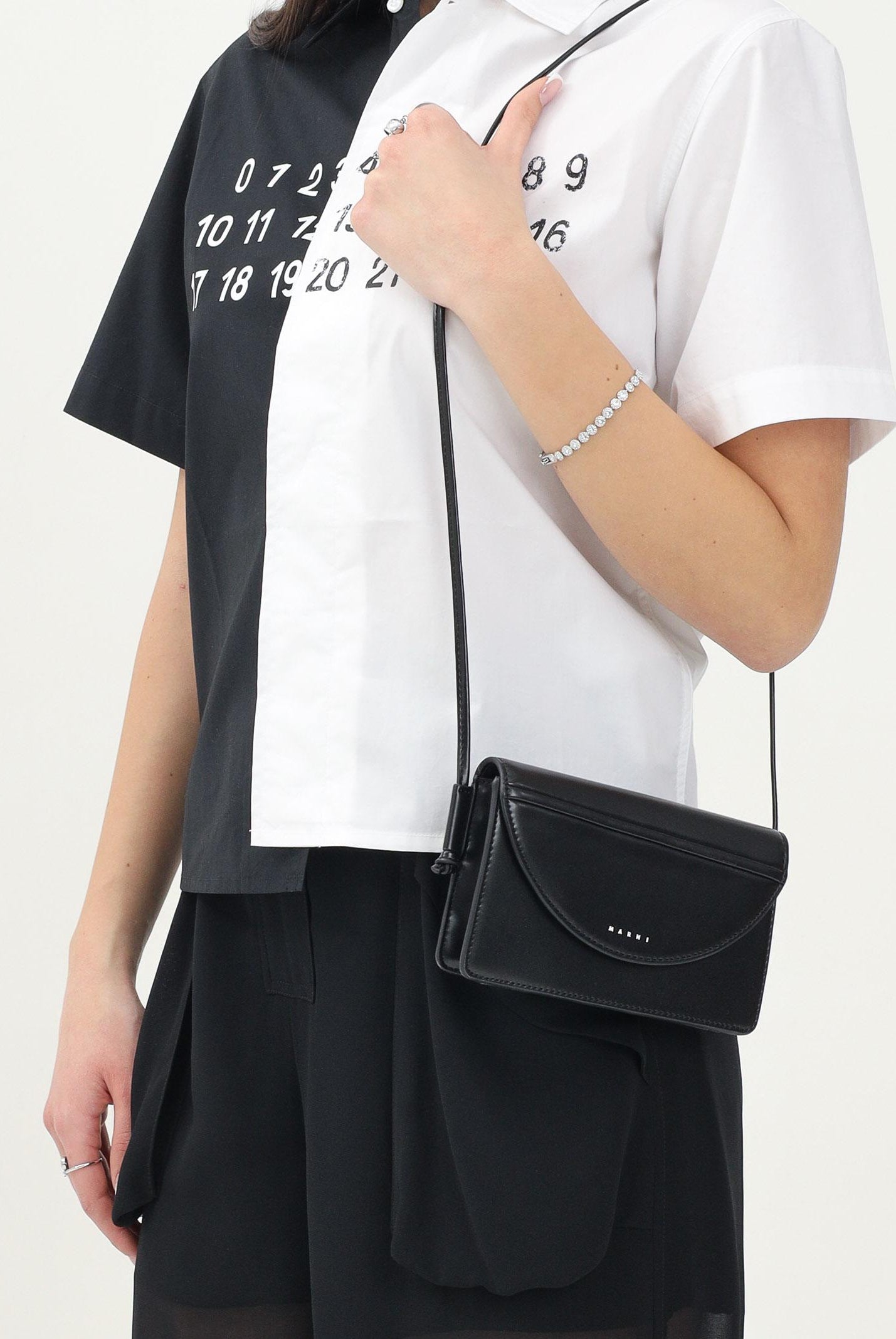 MARNI Pochette nera da donna con logo M01256M00TK 0M922 MARNI