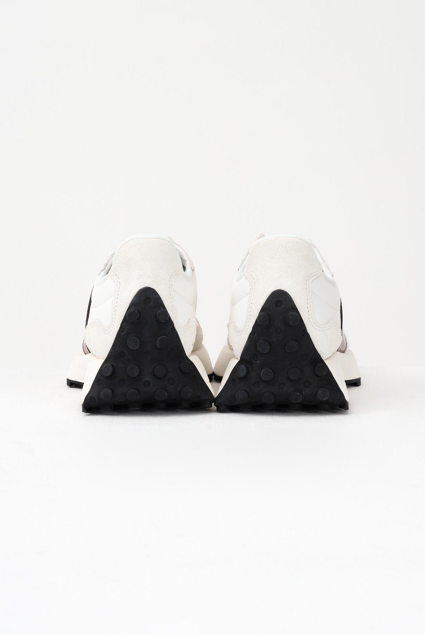 NEW BALANCE Sneakers 327 bianche per uomo e donna WS327JWC . NEW BALANCE