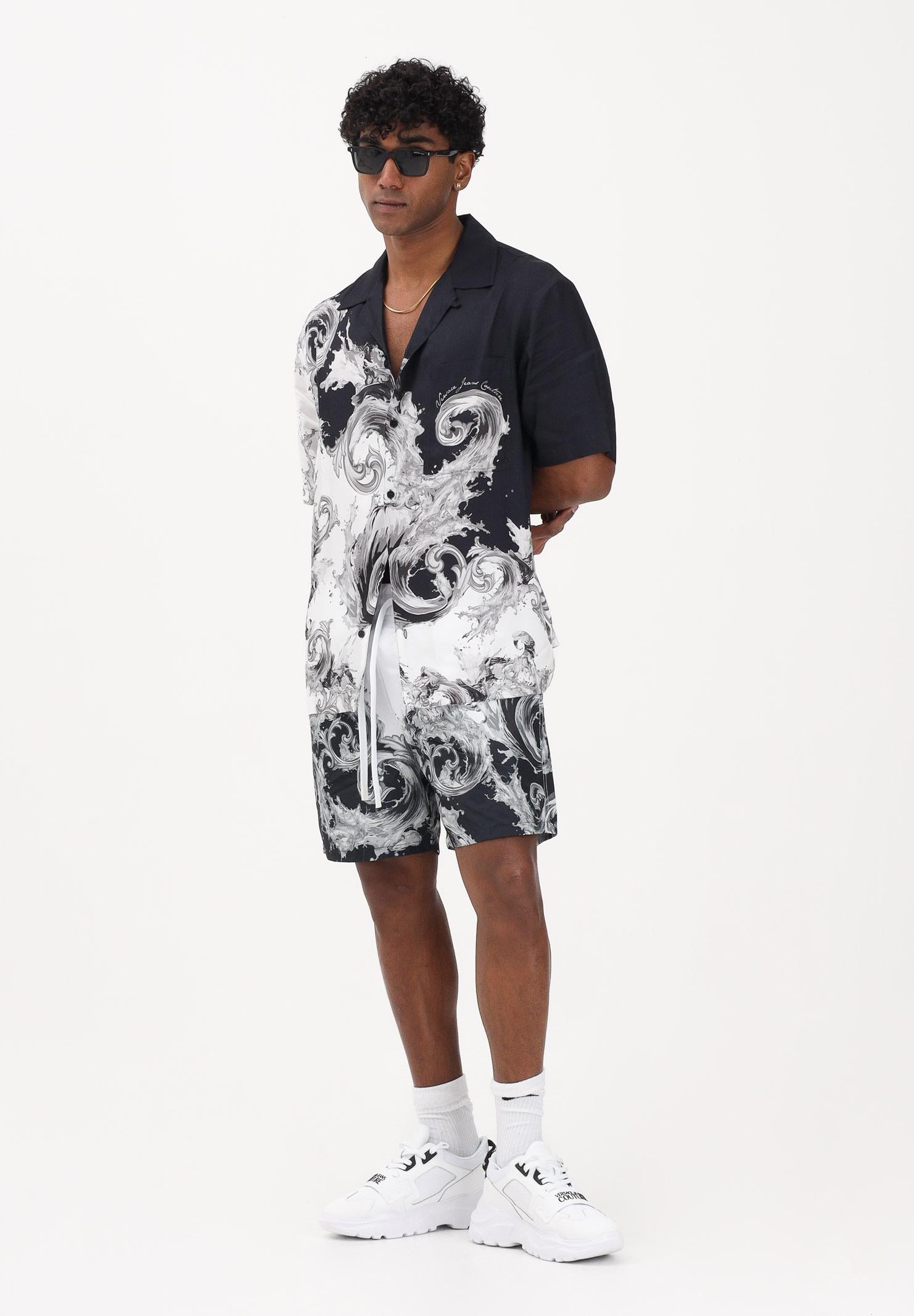 VERSACE JEANS COUTURE Shorts bianco e nero da uomo con stampa Wave Couture 80GADD16CQ23D V22 VERSACE JEANS COUTURE