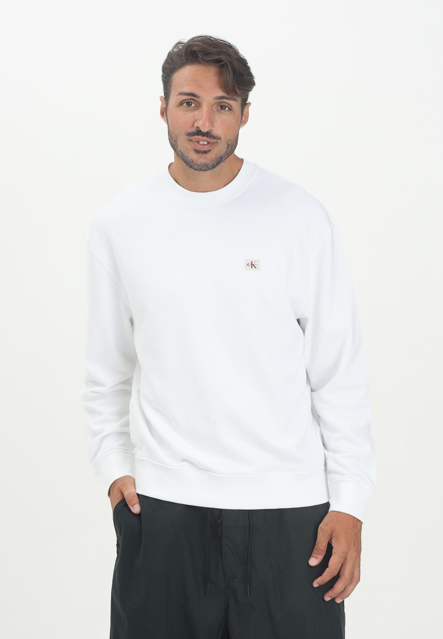 CALVIN KLEIN JEANS Felpa girocollo bianca da uomo con stemma monogramma LV04RC273GYAF CALVIN KLEIN JEANS