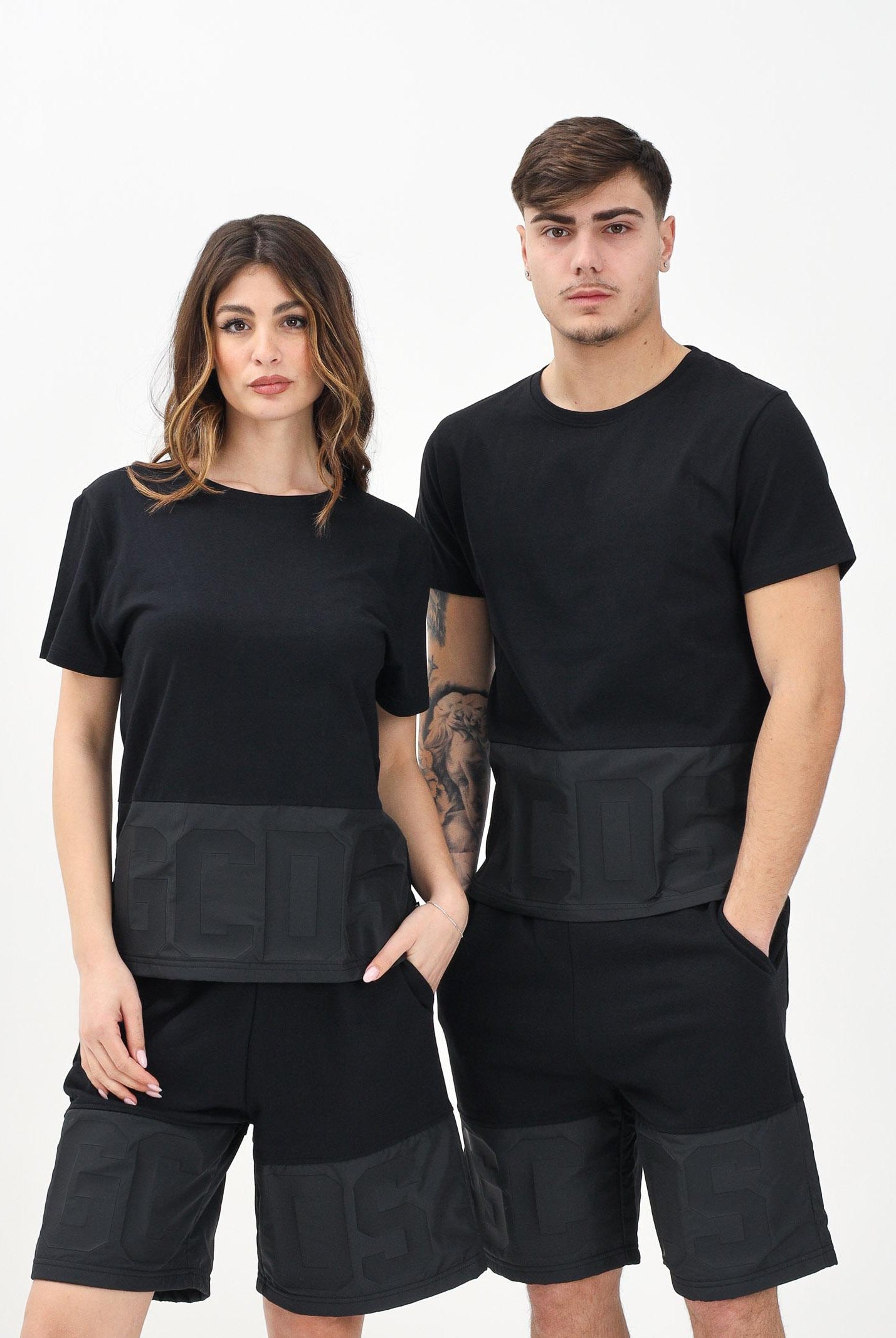 GCDS T-shirt a manica corta nera per uomo e donna con stampa logo B1XM2316JG8 99 GCDS