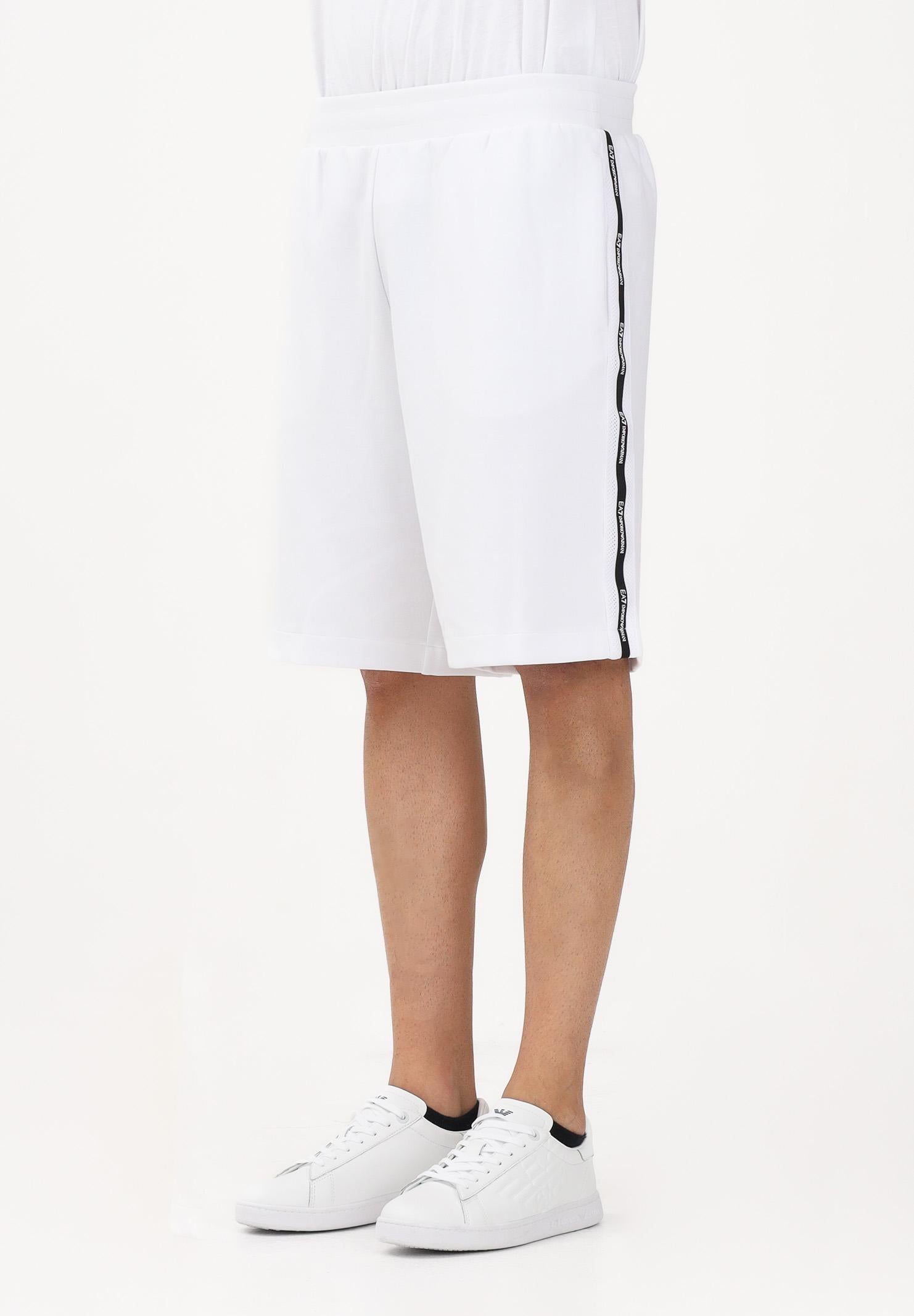 EA7 Shorts sportivo bianco da uomo con bande logate laterali 7M001481AF12660 U0002 EA7