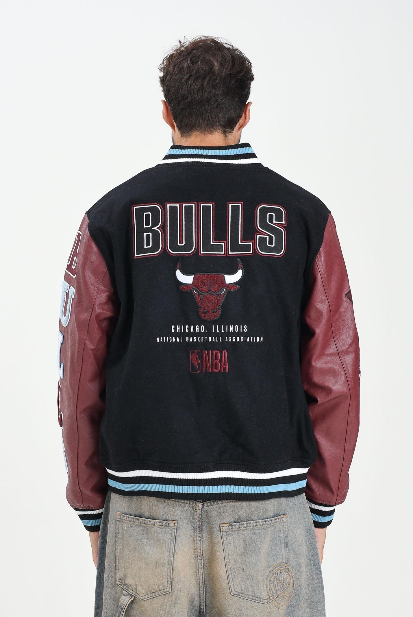 NEW ERA Bomber Varsity Chicago Bulls NBA Patch nero e bordeaux per uomo e donna 60684336 . NEW ERA