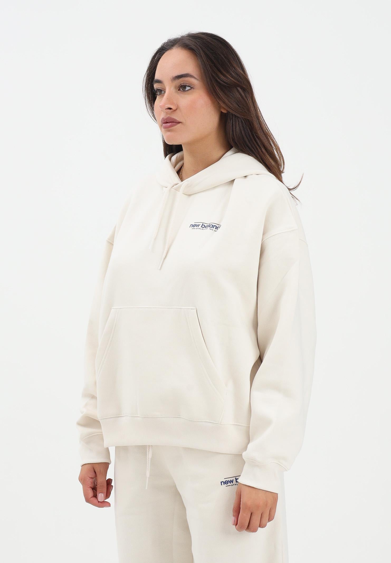 NEW BALANCE Felpa con cappuccio panna da donna rifinita da stampa logo WT53515LIN . NEW BALANCE