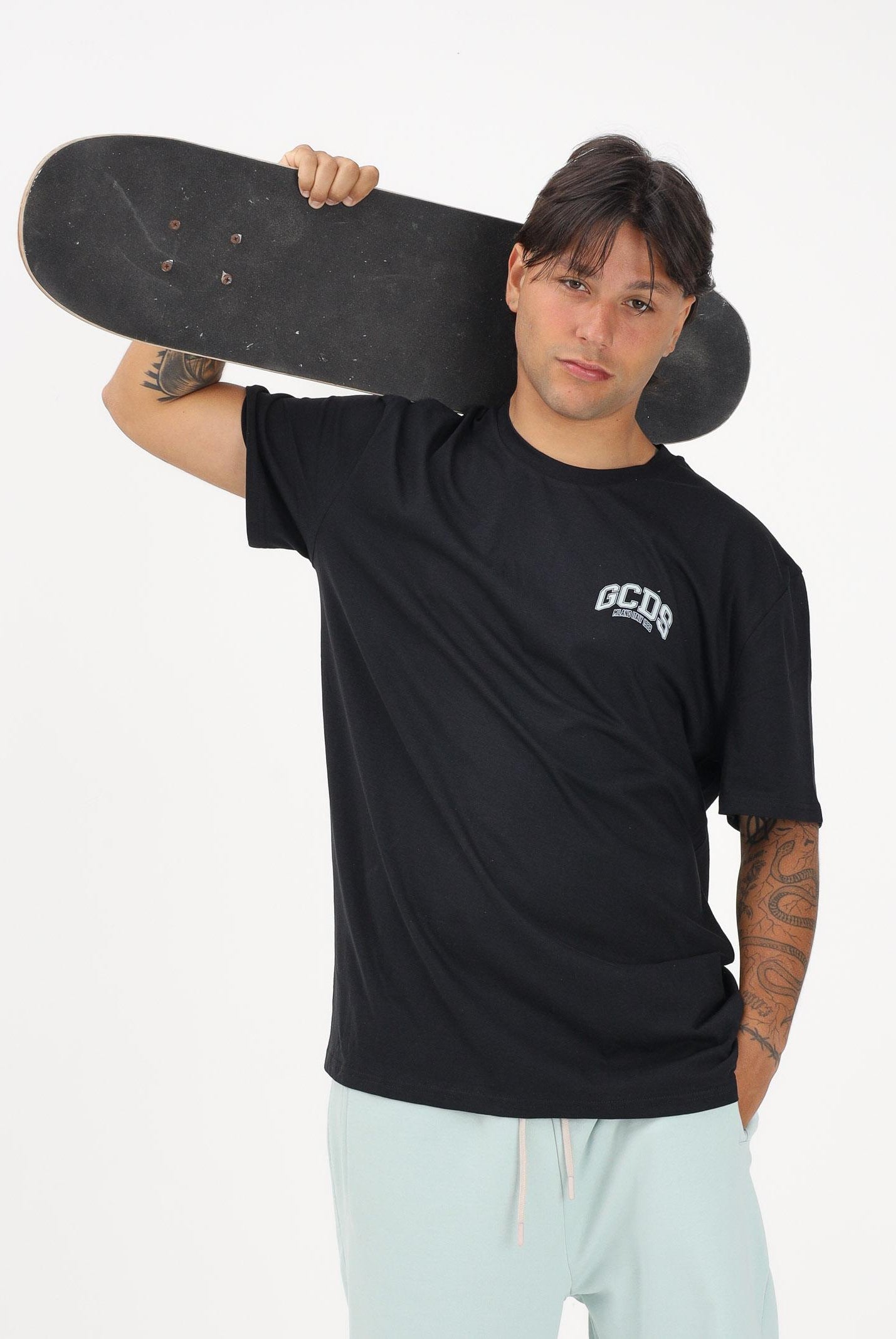 GCDS T-shirt a manica corta nera per uomo e donna con stampa logo C1MEQC041J104 999G GCDS