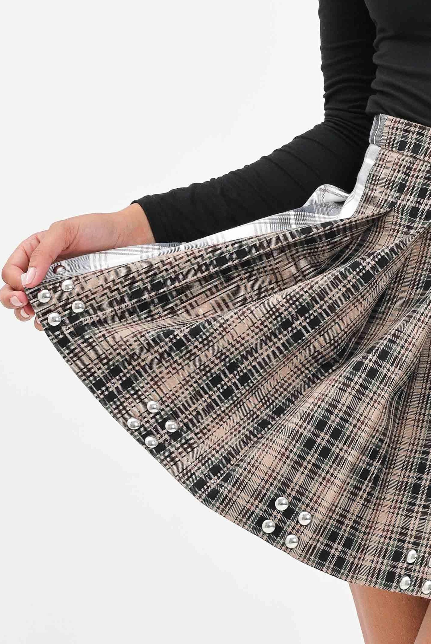 AKEP Gonna corta in tessuto tartan nei toni del beige, nero e bianco da donna GOKD11106 V1 AKEP