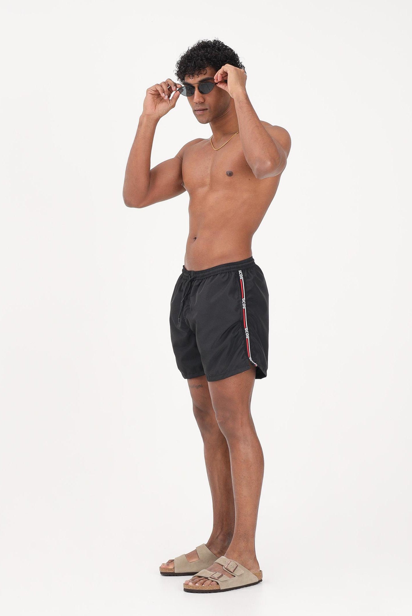 GCDS Shorts mare nero da uomo con bande logate a contrasto C1MEQS244T016 999B GCDS