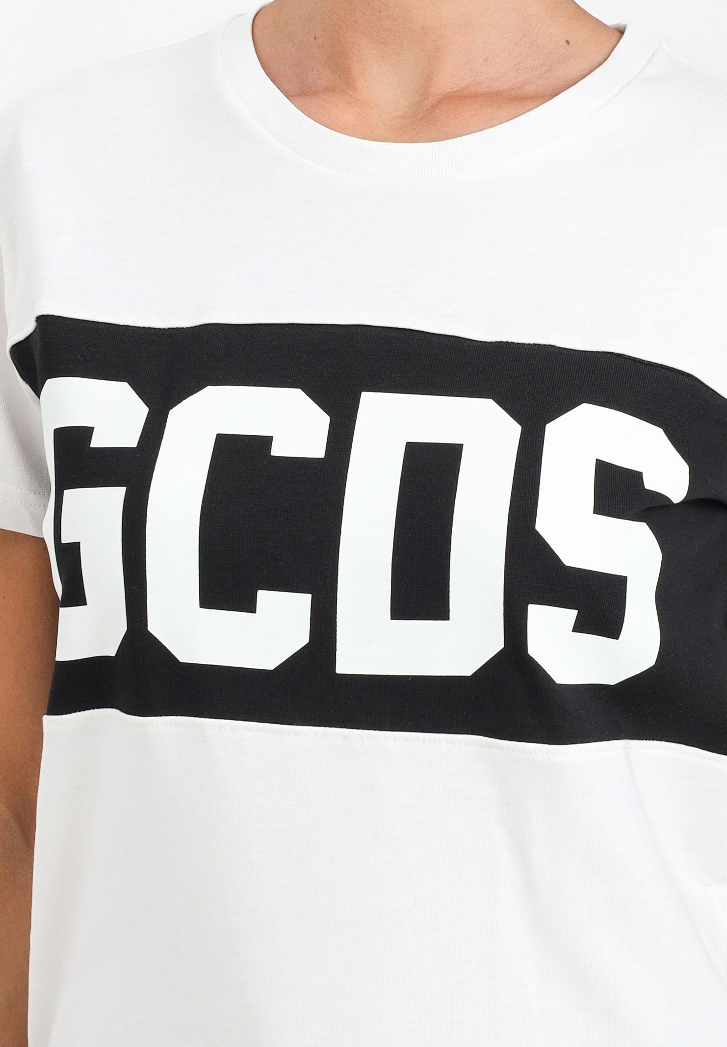 GCDS T-shirt a manica corta bianca per donna, ragazzi e bambini con fascia nera logata B2JU2329JF1 15 GCDS