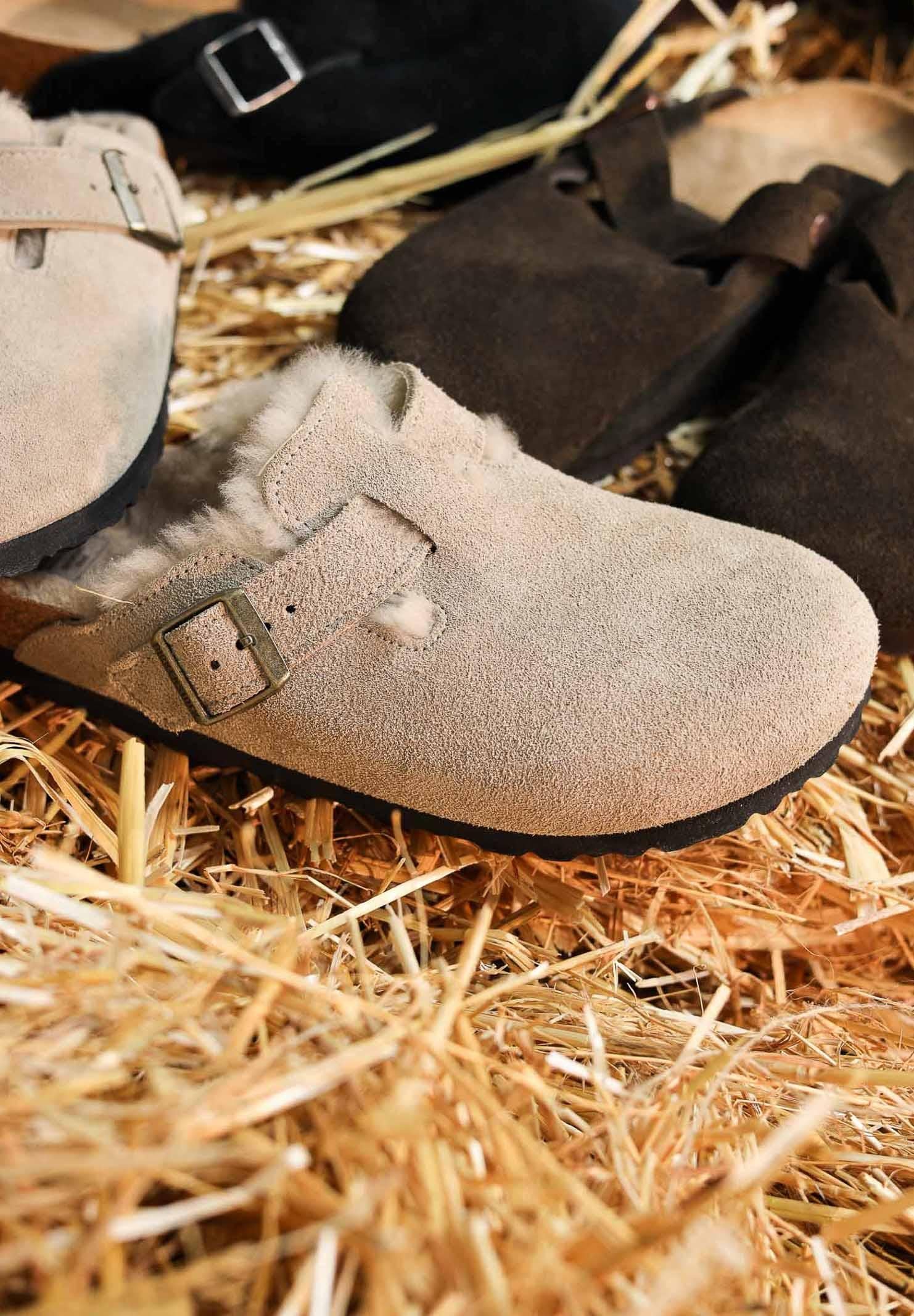 BIRKENSTOCK Ciabatte Boston con pelliccia beige per uomo e donna 1028299 . BIRKENSTOCK