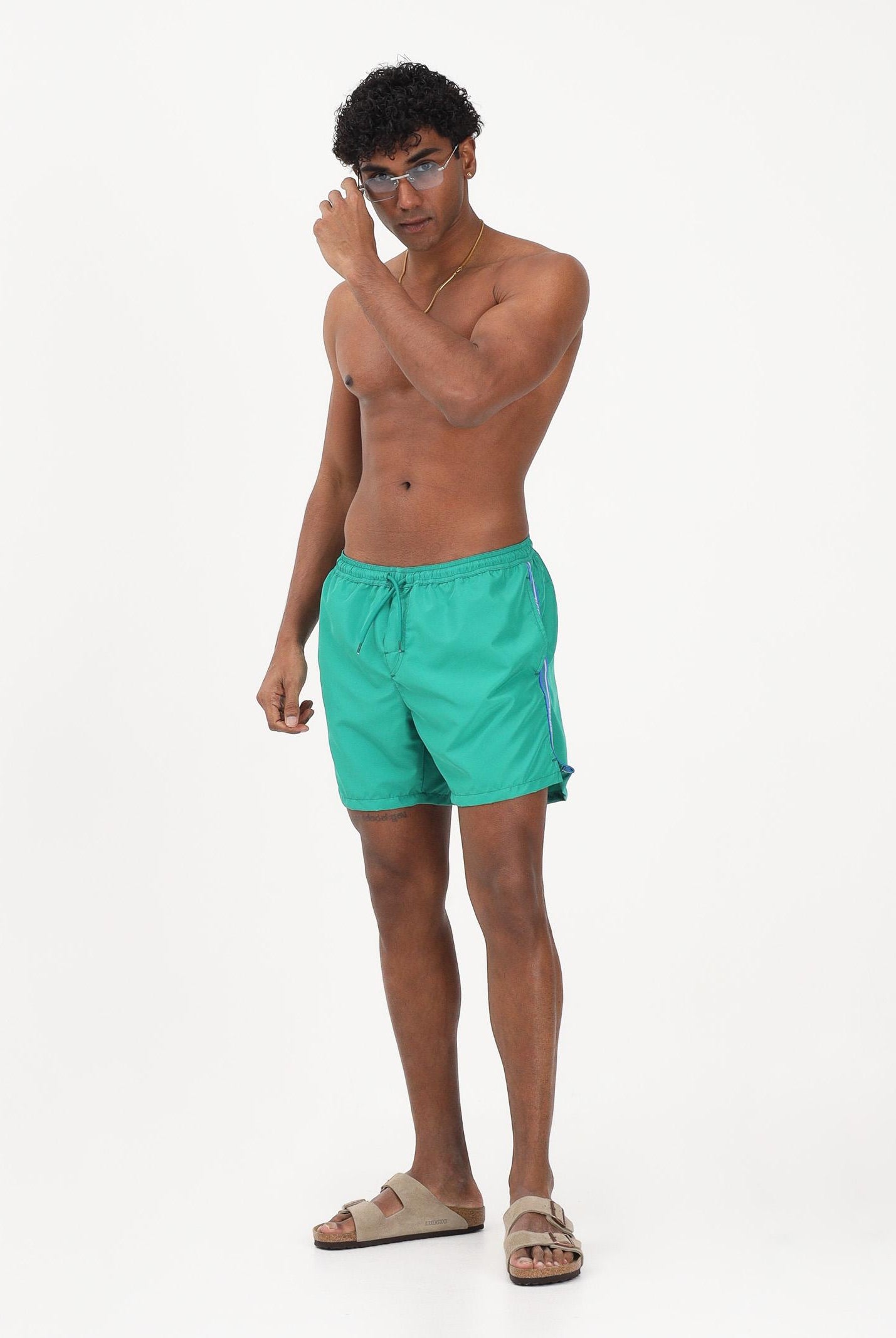 GCDS Shorts mare verde da uomo con bande logate a contrasto C1MEQS244T016 883E GCDS