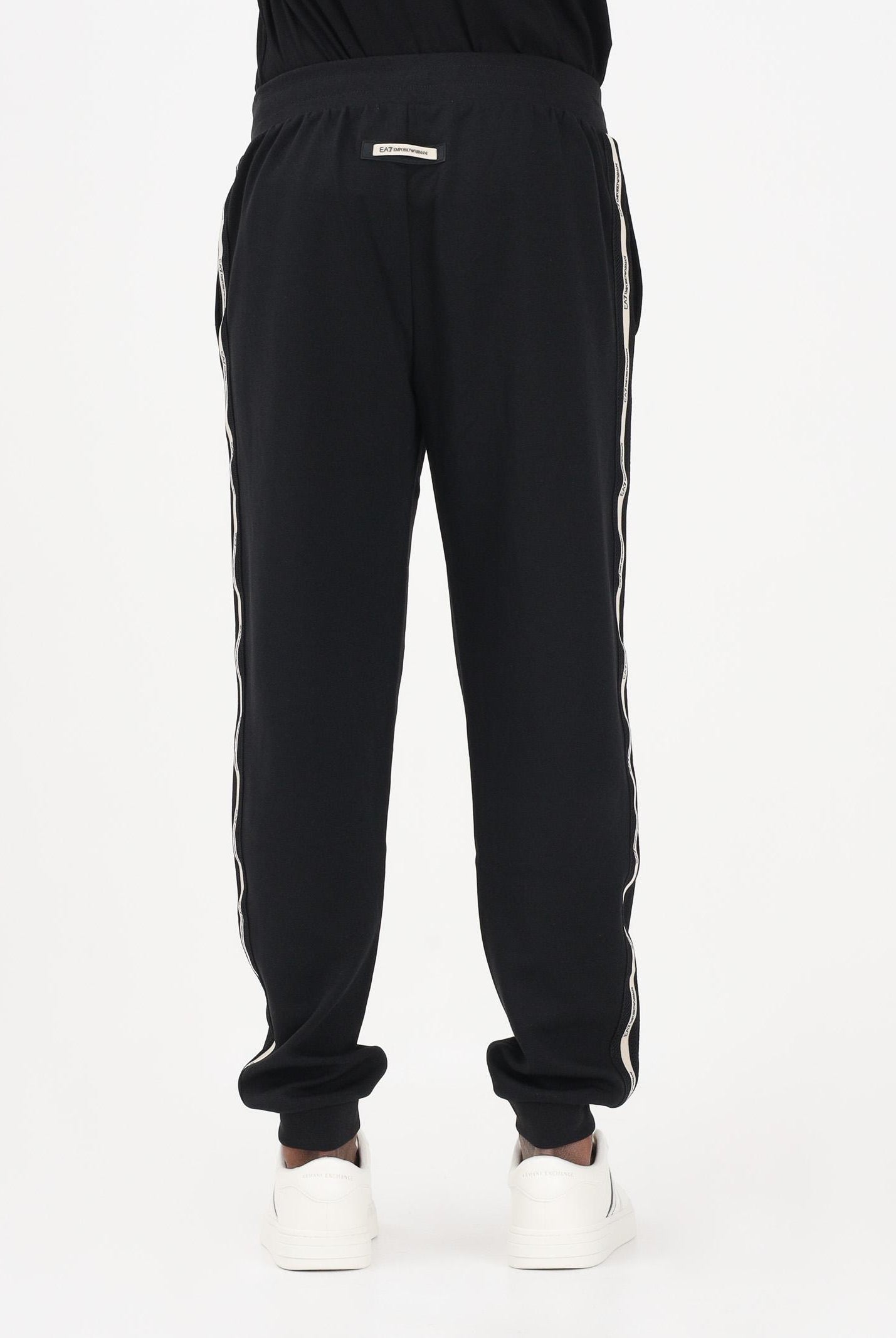EA7 Pantalone sportivo nero da uomo con banda laterale a contrasto 7M001482AF12660 UC001 EA7