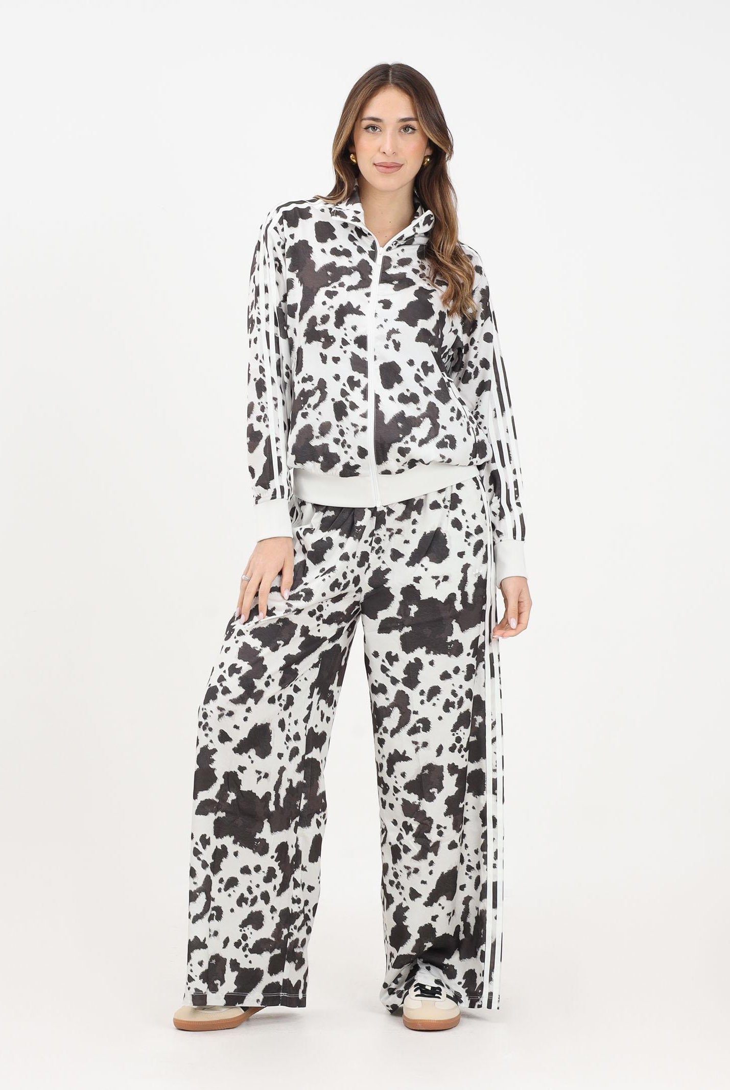 ADIDAS ORIGINALS Pantalone sportivo Satin Wide Leg con stampa muccata bianca e marrone KA2668 . ADIDAS ORIGINALS