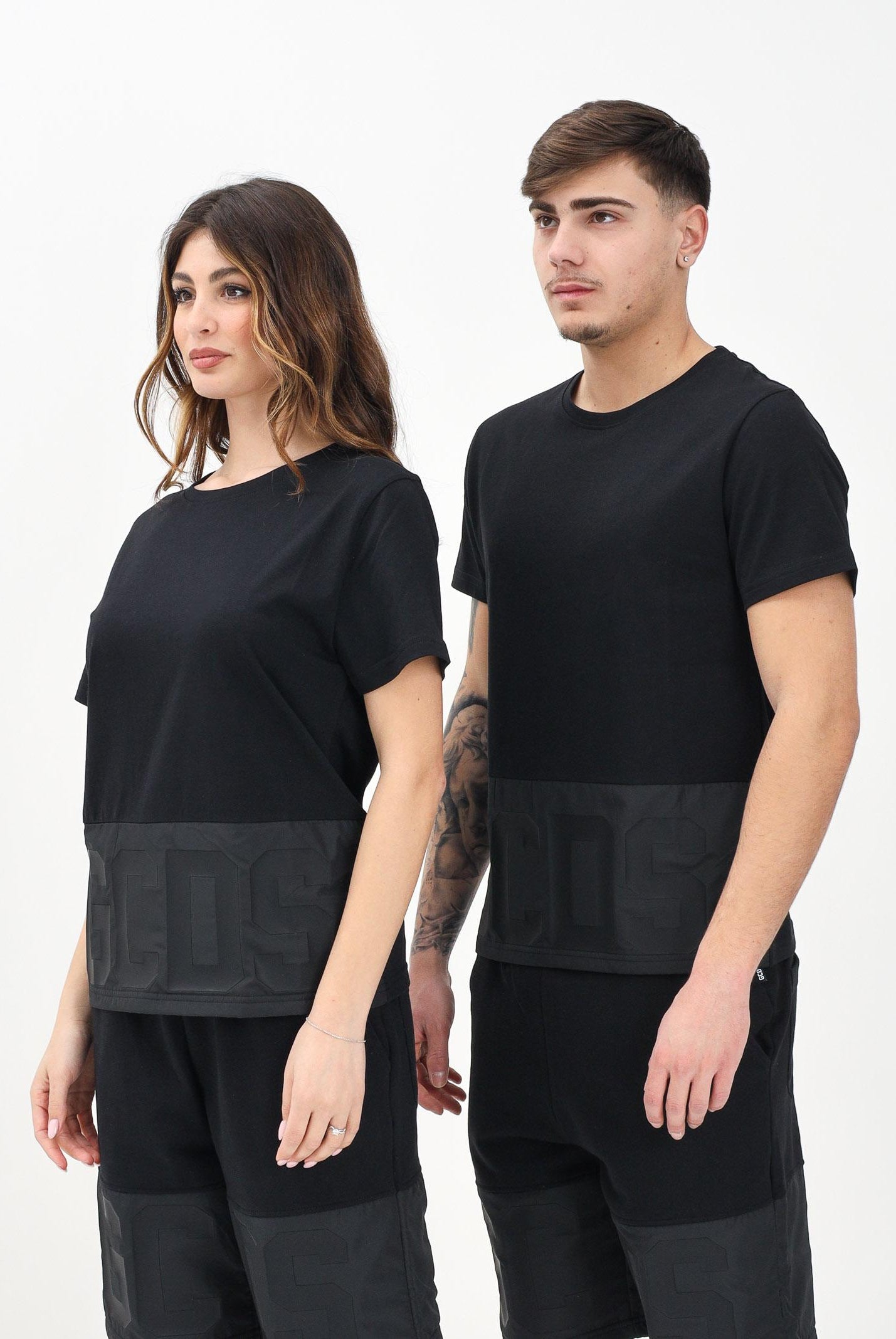 GCDS T-shirt a manica corta nera per uomo e donna con stampa logo B1XM2316JG8 99 GCDS