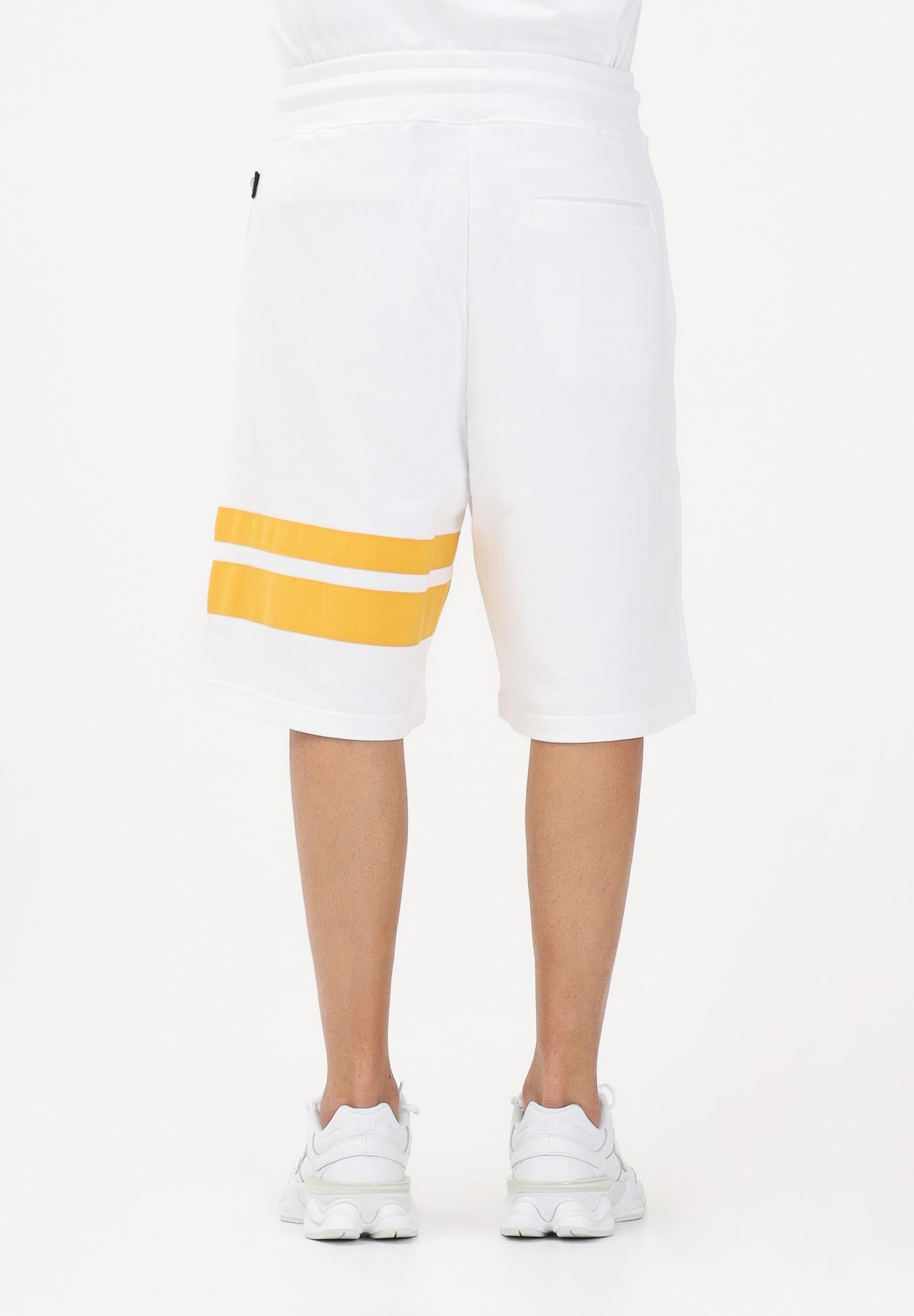GCDS Shorts sportivo bianco per uomo e donna con dettagli a contrasto Z0MLQL229F004 100Y GCDS