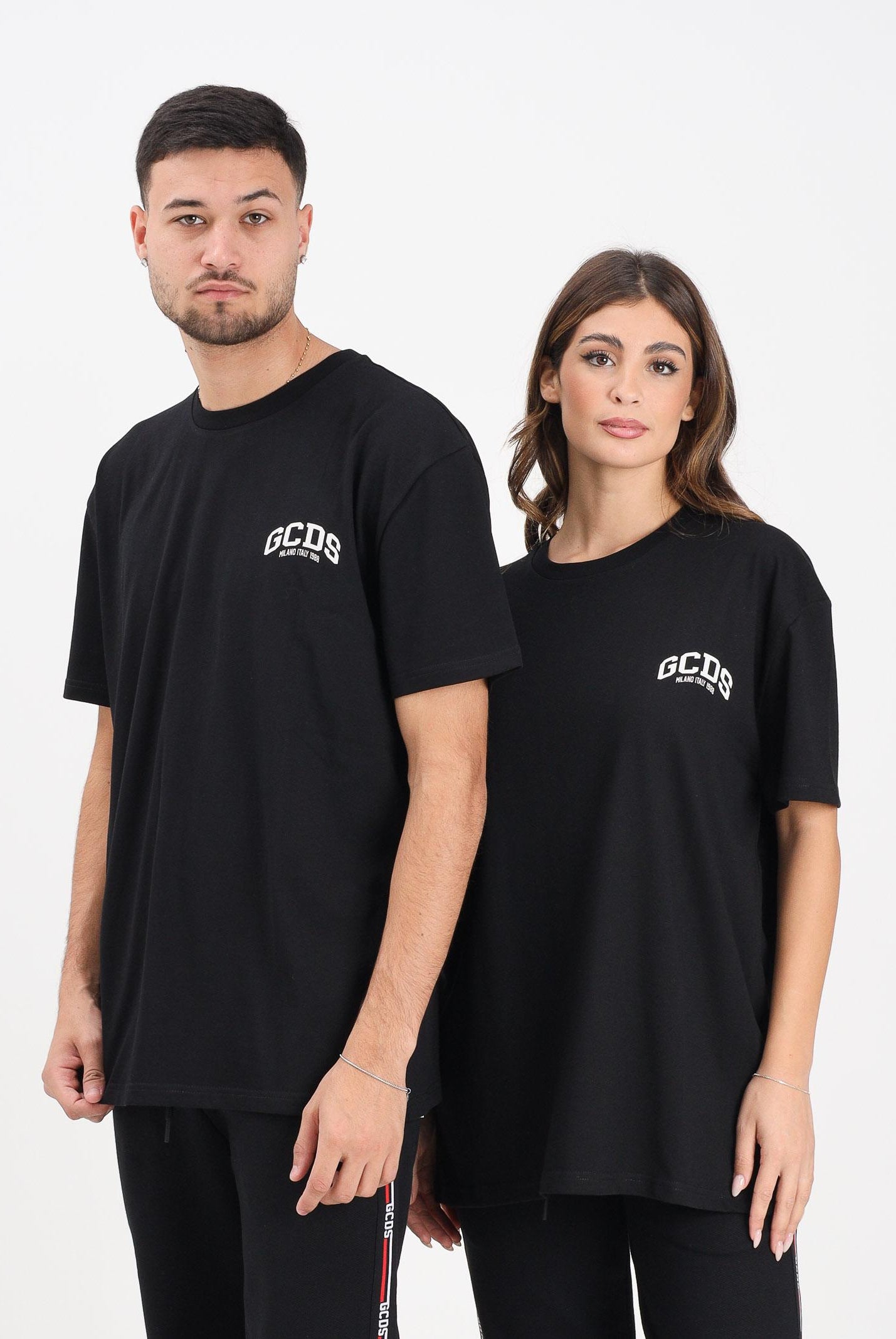 GCDS T-shirt a manica corta nera per uomo e donna con stampa logo B2EM2305JJ4 99 GCDS
