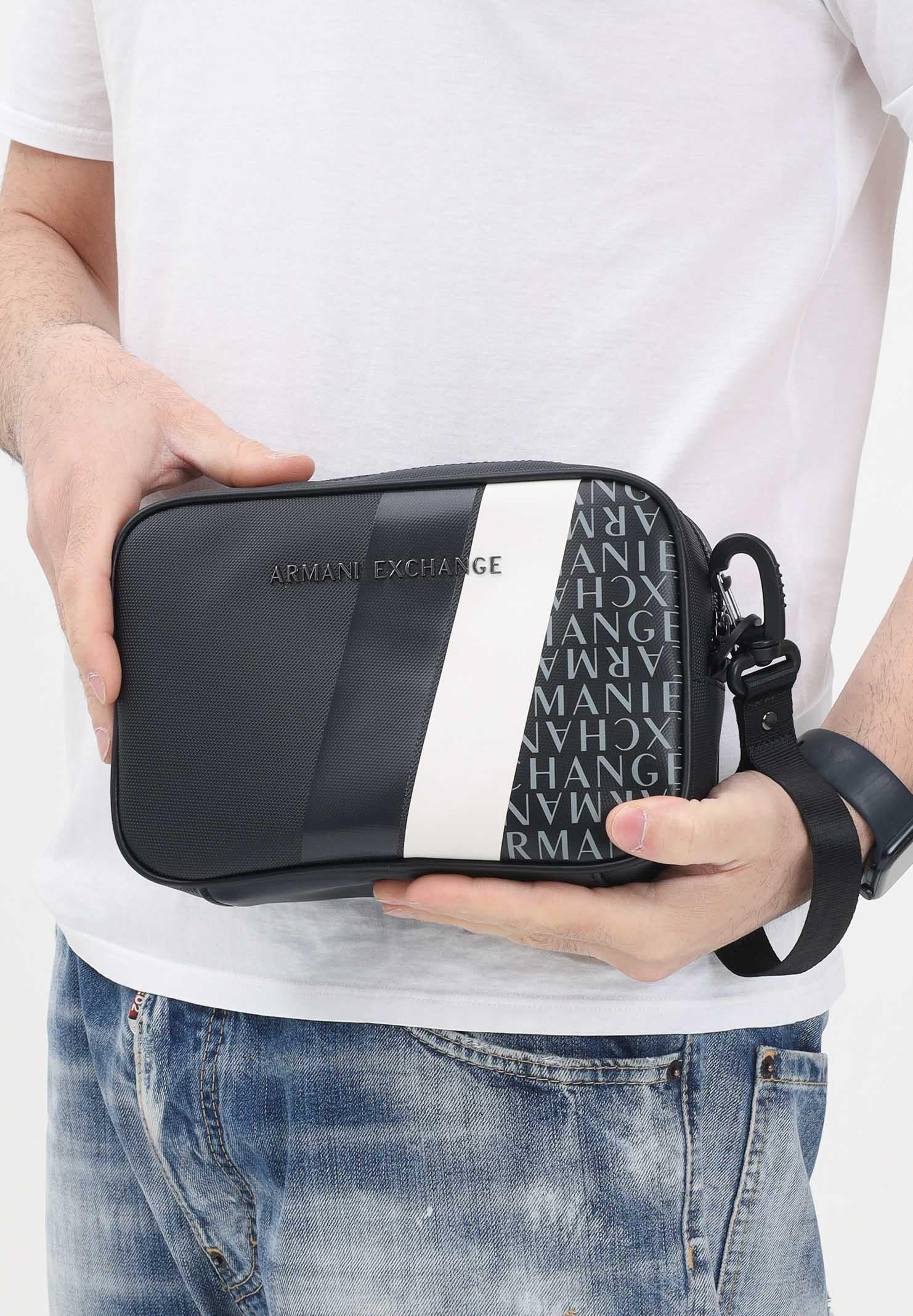 ARMANI EXCHANGE Pochette blu notte da uomo con motivo geometrico e logo XM001271AF11935 MB051 ARMANI EXCHANGE