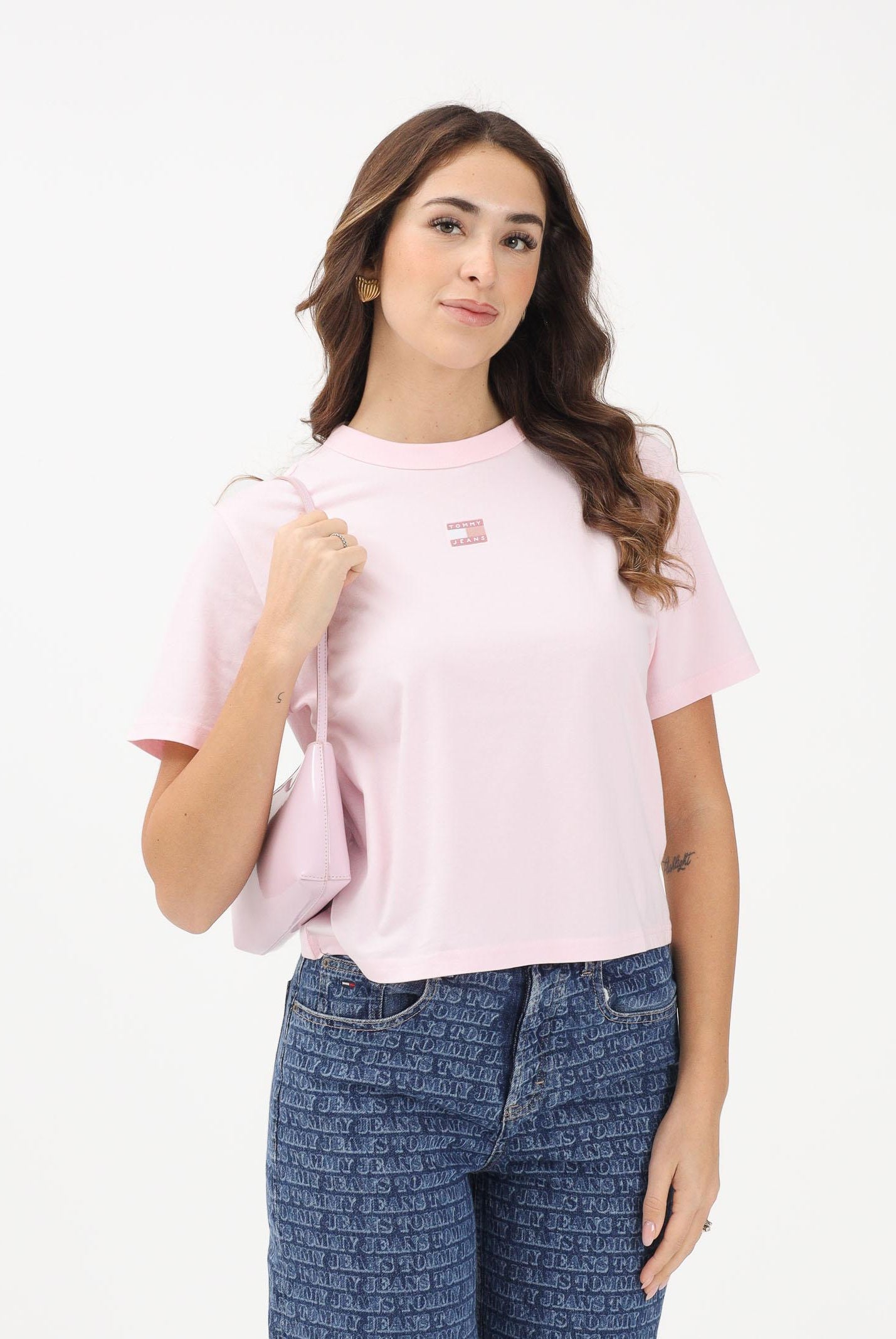 TOMMY JEANS T-shirt a manica corta Boxy Badge rosa da donna DW0DW22202 TOG TOMMY JEANS