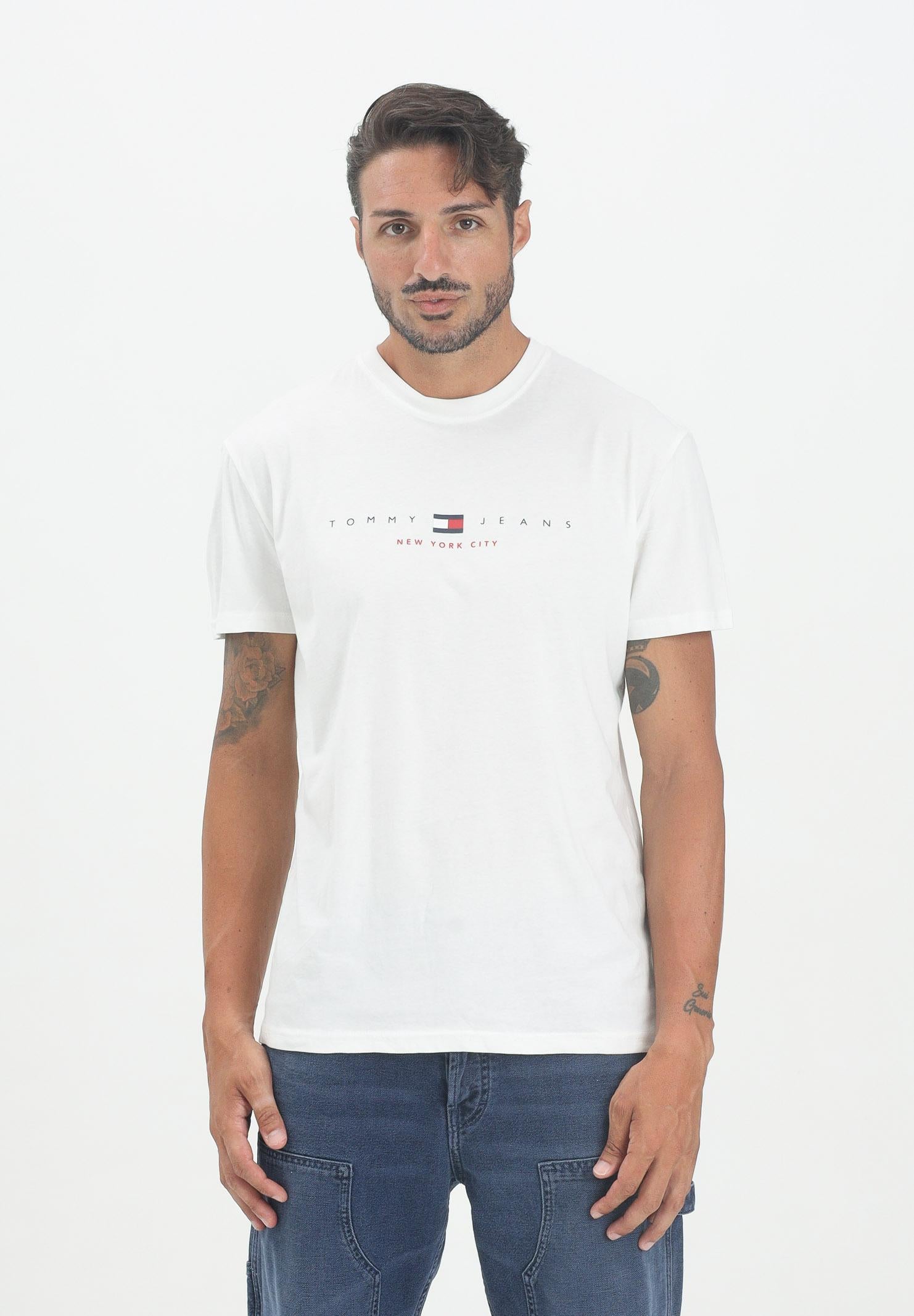 TOMMY JEANS T-shirt a manica corta bianca da uomo con logo DM0DM21911YBL TOMMY JEANS