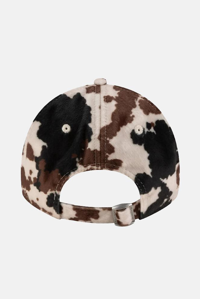 NEW ERA Cappello con visiera Animal Print 9Twenty New York Yankees con fantasia mucca nei toni del panna, marrone e nero per uomo e donna 60844104 NEW ERA