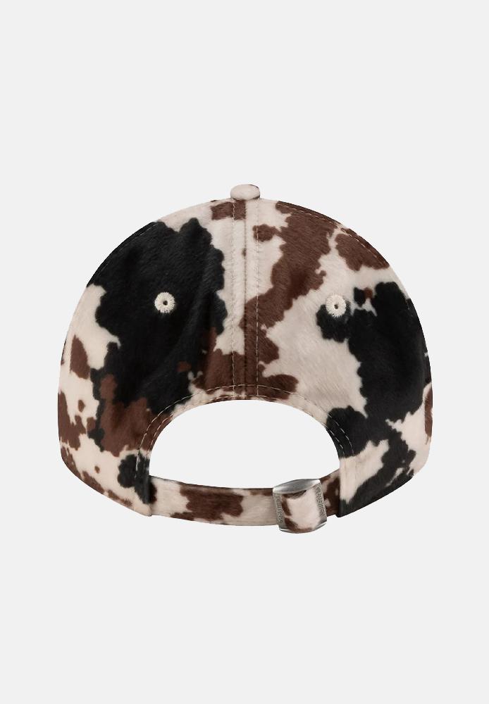 NEW ERA Cappello con visiera Animal Print 9Twenty New York Yankees con fantasia mucca nei toni del panna, marrone e nero per uomo e donna 60844104 NEW ERA