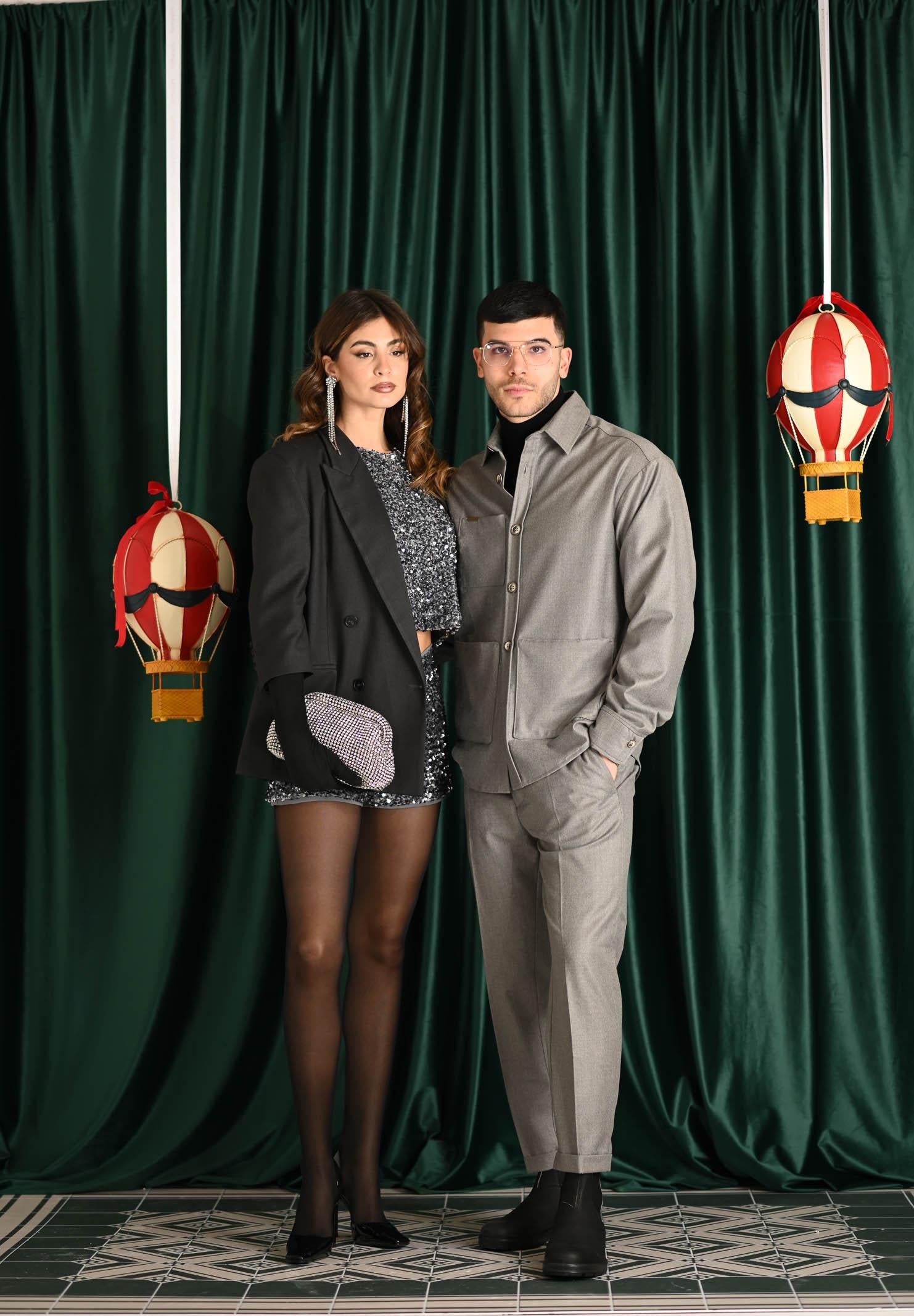 VICOLO T-shirt a manica corta grigia da donna ricoperta di strass TF0455 AR VICOLO