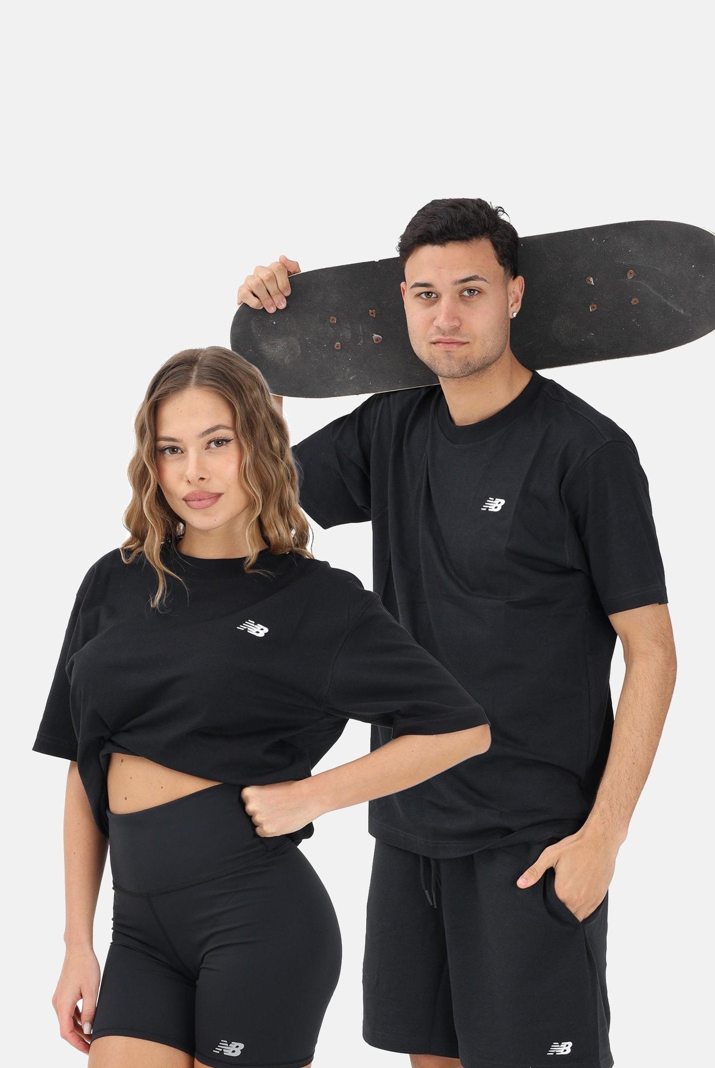 NEW BALANCE T-shirt a manica corta Sport Essentials nera per uomo e donna MT41509BK . NEW BALANCE