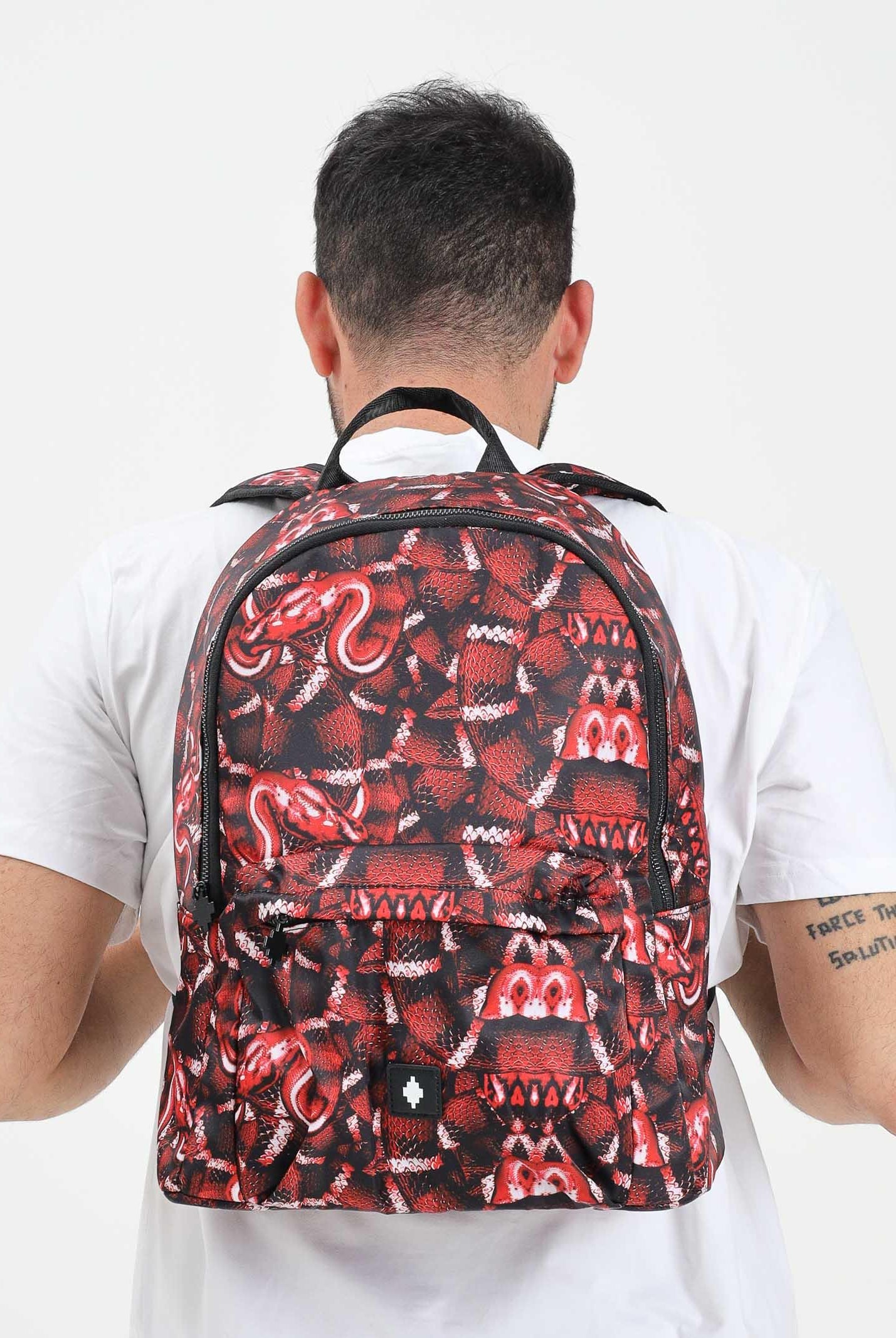 MARCELO BURLON COUNTY OF MILAN Zaino rosso per uomo e donna in tessuto tecnico con stampa all-over COMAF250112 . MARCELO BURLON COUNTY OF MILAN